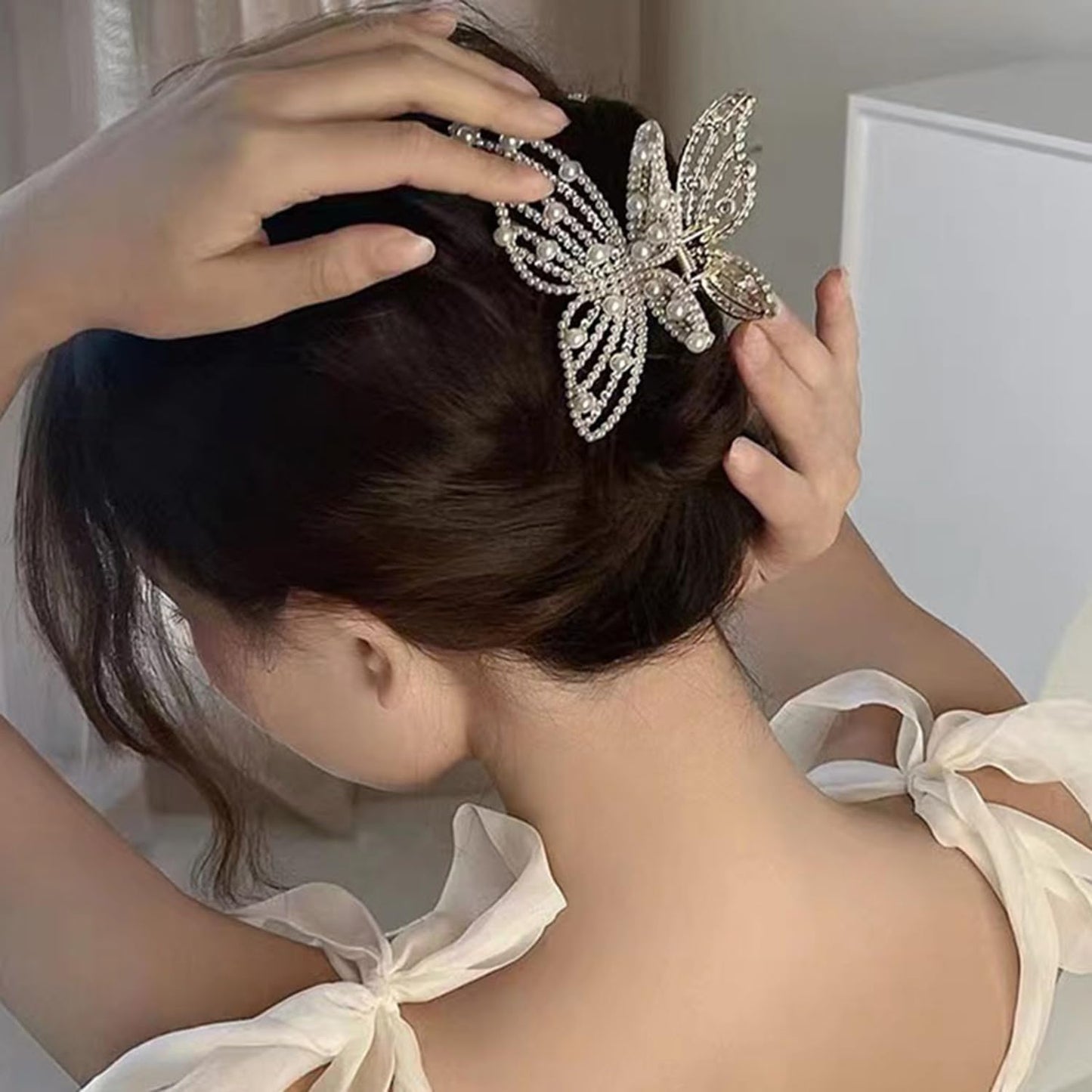 Butterfly Hair Clip Gold Metal Hair Claw Clips Large Strong Hold Hair Jaw Clips Fashion Sparkly Rhinestones Pearls Design Butterfly Hair Clamps Fashion Non-slip Hair Accessories for Women and Girls