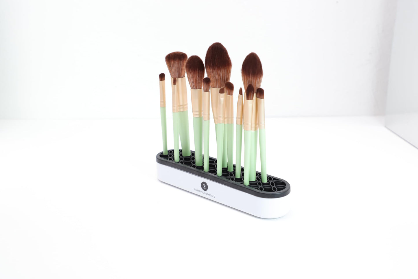 Narrative Cosmetics Upright Silicone Brush Holder with Round Corners - Black