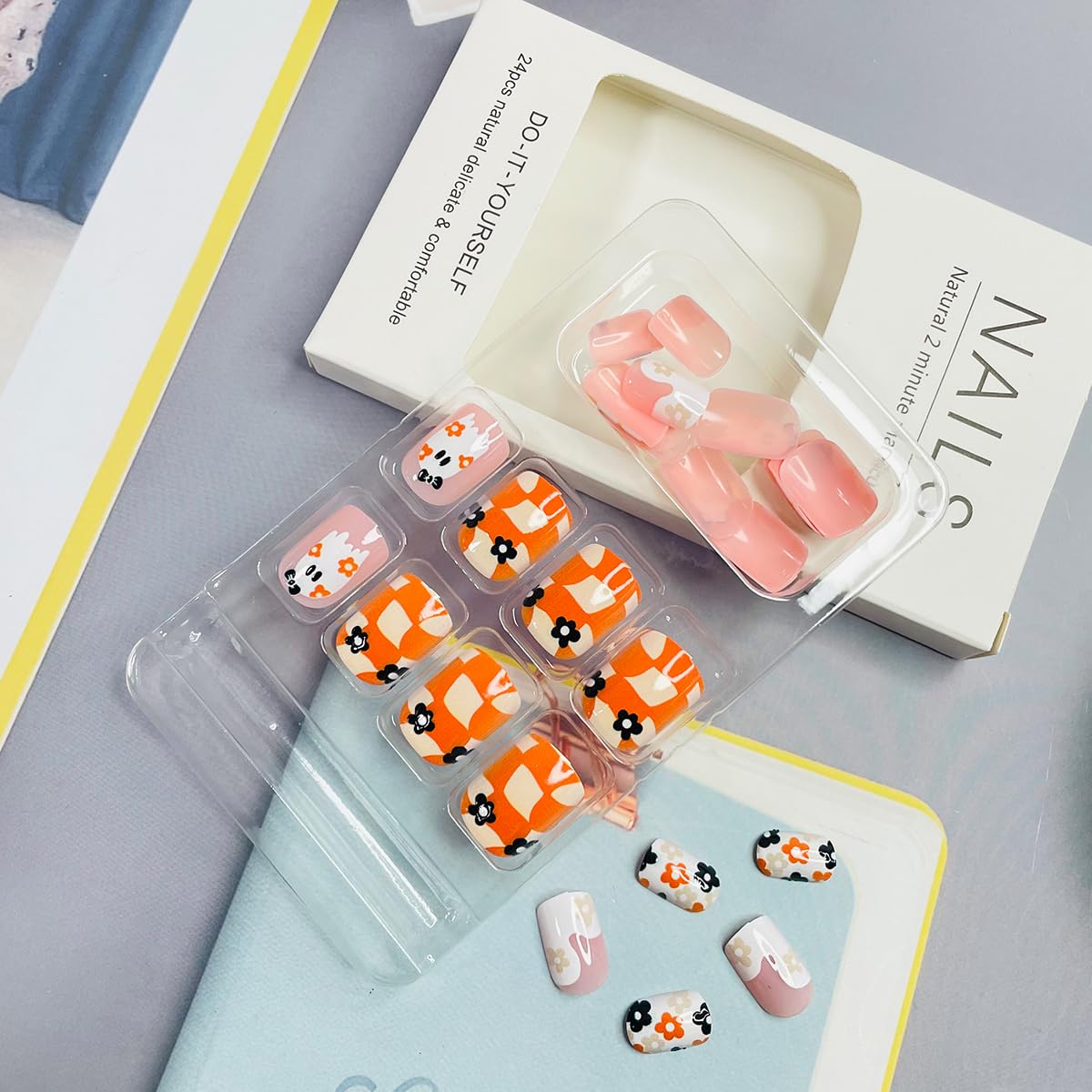 LRKNNO 24Pcs Halloween Square Press on Nails Short Acrylic Nails with Cute Ghost Flower Design Yellow and White Full Cover False Nails