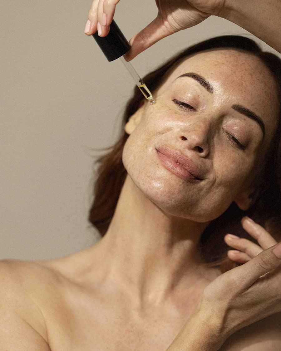 Henné Organics Serene Face Oil - Balancing & Non-comedogenic for Sensitive Skin - Vegan (Travel size, 0.35 fl oz)