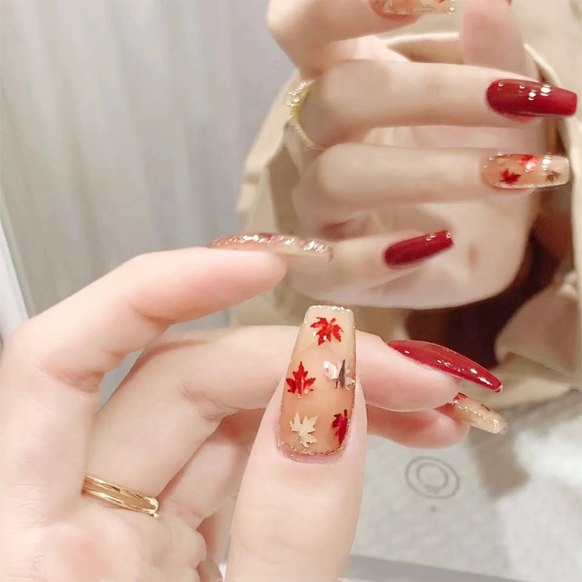 Fall Maple Leaf Press on Nails Medium Length with Maple Leaves Sequins Glitter Designs,Coffin Fake Nails Red Acrylic Acrylic Artificial Manicure for Women Girls Nail Decoration, 24PCS