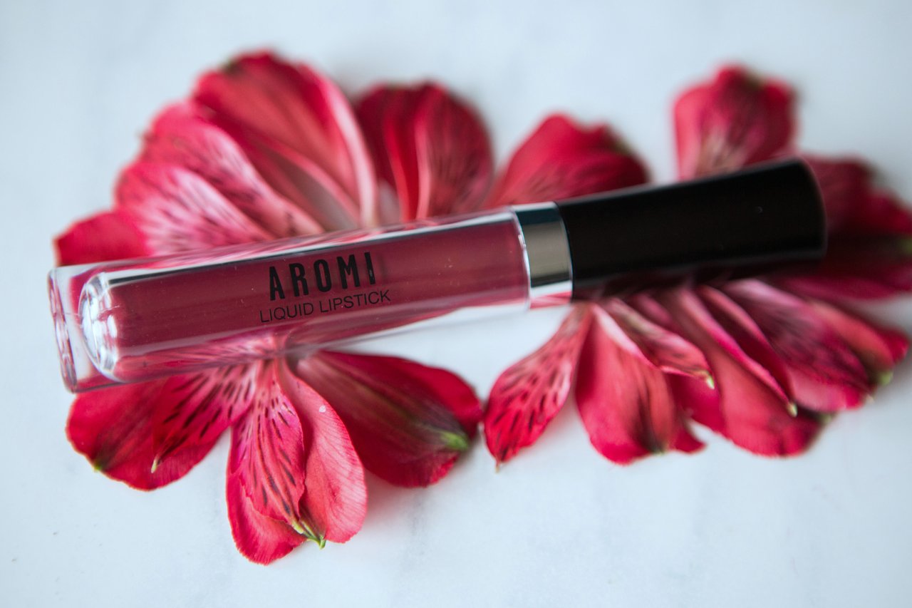 Aromi Maroon Burgundy Liquid Lipstick | Bordeaux Wine Lip Color with Blue Undertones, Vegan, Cruelty-free, Waterproof, Long-lasting (Red Dahlia)