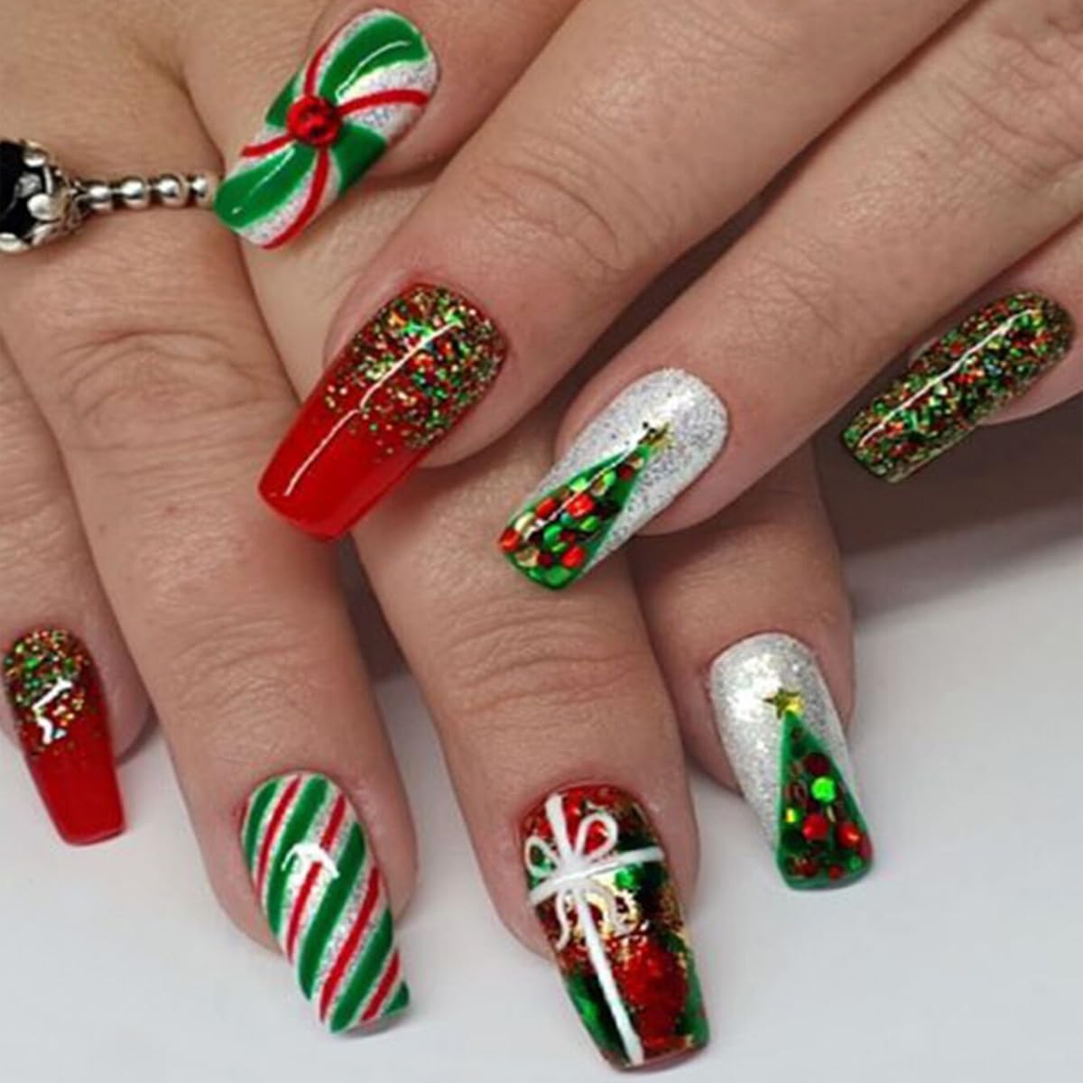 Christmas Press on Nails Medium Length Square Christmas Fake Nails Xmas Green Red Sliver False Nails Glitter Gift Christmas Tree Design Acrylic Full Cover Glue on Nails for Women Girls 24Pcs