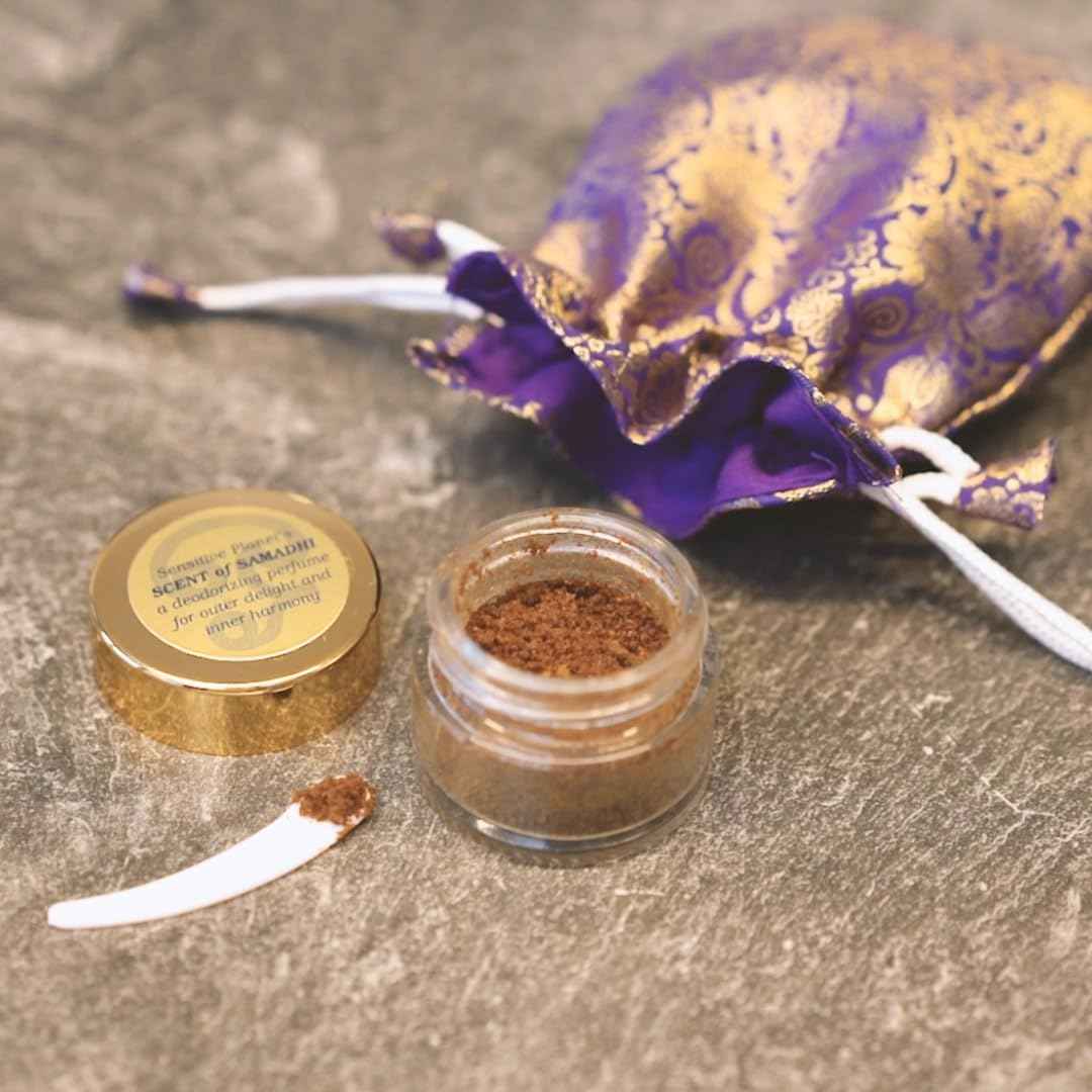 Sensitive Planet Scent of Samadhi Powder - All-Natural Deodorant and Personal Fragrance with Sandalwood, Tulsi, Rose and Clove, 2 oz Jar (1-Pack)