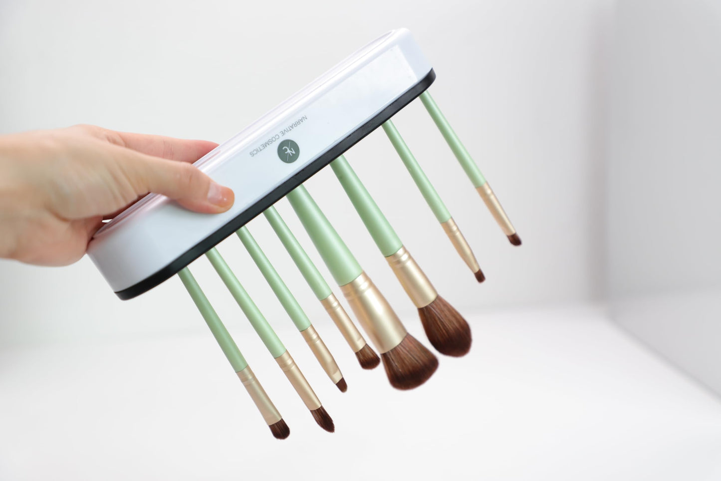 Narrative Cosmetics Upright Silicone Brush Holder with Round Corners - Black