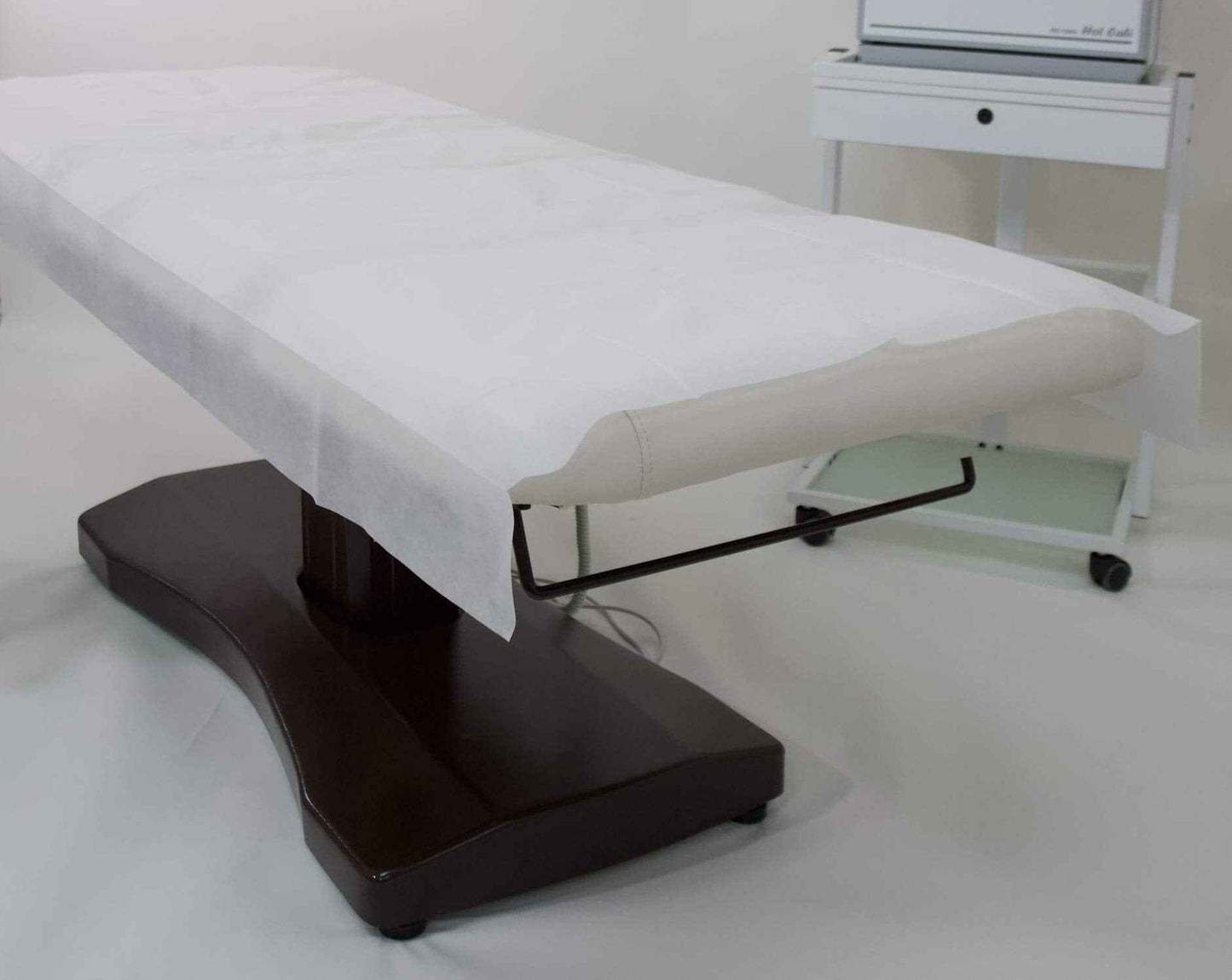 Disposable Flat Bed Sheets for Massage and Spa Tables, 78 x 40, 40 GSM Non Woven, Pre Cut and Individually Folded, 20 Pack