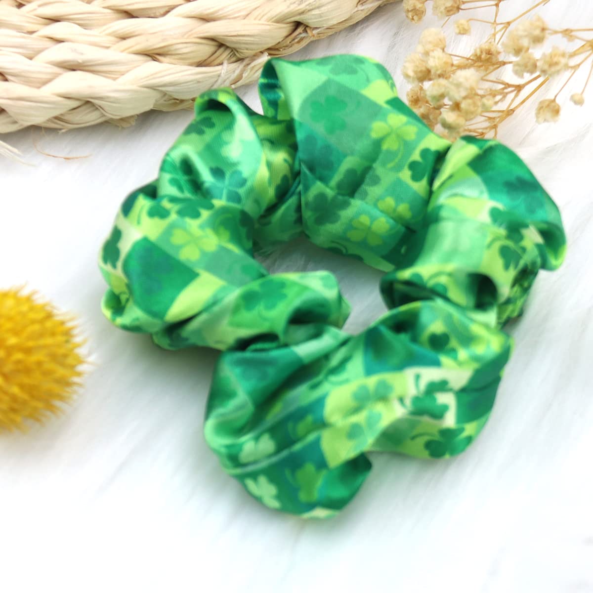 St.Patrick's Day Elastics Hair Ties Four Leaf Clover Silk Scrunchies Irish Hat Shamrock Hair Accessories for Women Girls Green Hair Band Ponytail Holder Bracelet Ropes Party Favor 2PCS