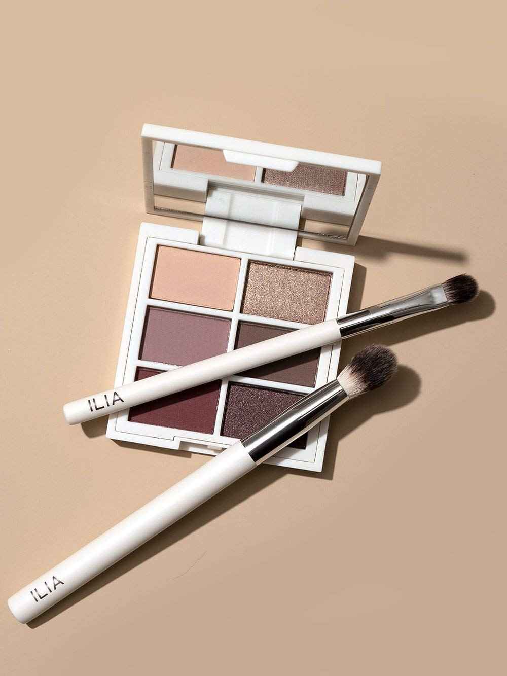 ILIA - Shadow Brush | Flat, Tapered Head Made with FSC Certified Wood, Aluminum, + Soft, Vegan Bristles | Pack, Press, + Sweep Eyeshadow | Expertly Crafted | Non-Toxic, Vegan, Cruelty-Free, Recyclable