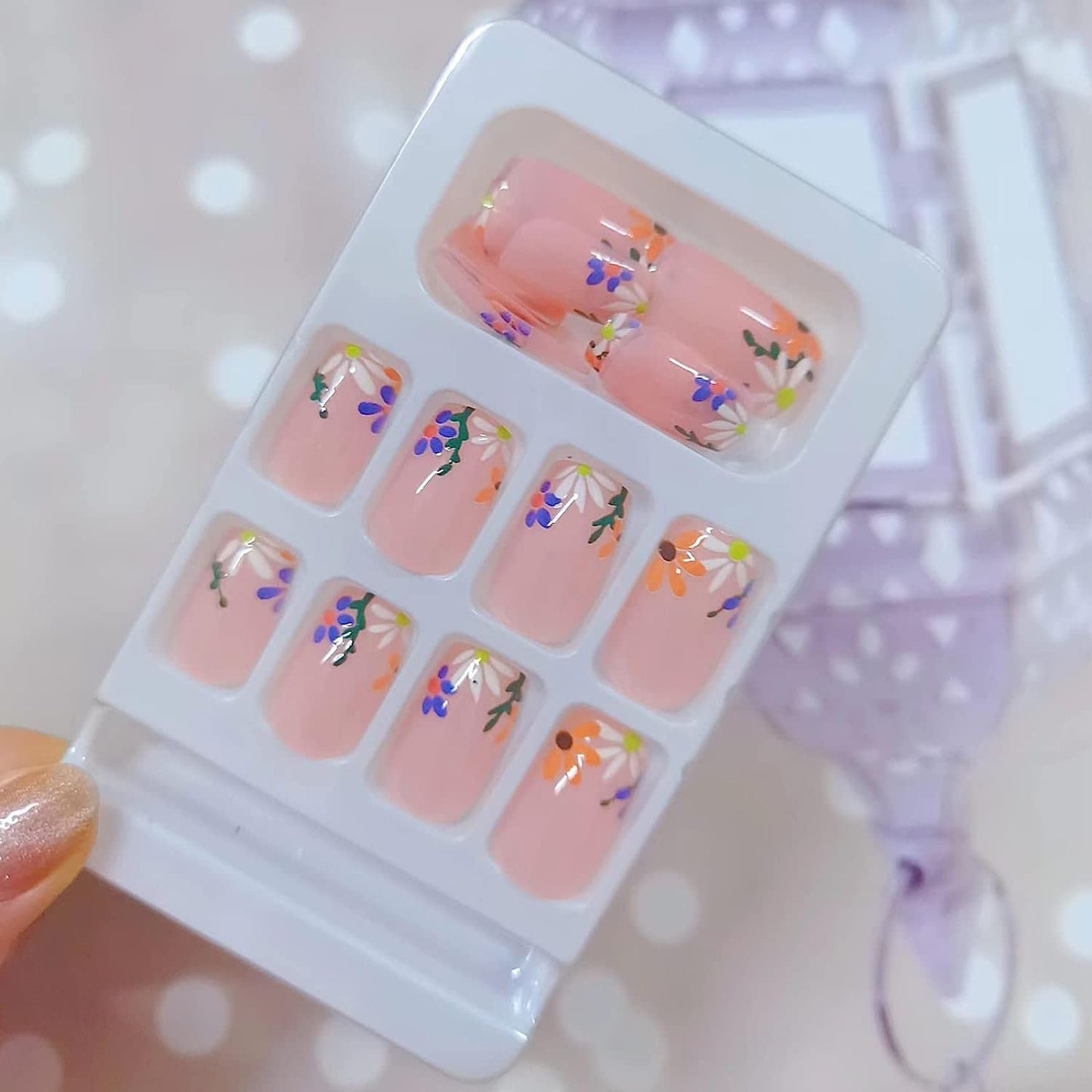 24 Pcs Square Press on Nails Short, Small Purple Flowers Glue on Nails, Acrylic French Tips Fake Nails with Little Daisies Floral Designs, Artificial Stick on False Nails for Women Girls Nail Decorations