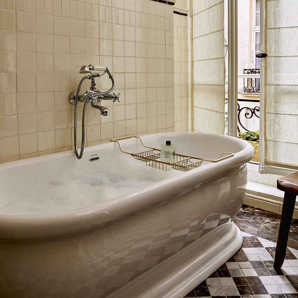 TEA Collective Artemis Nourish Body Wash l Artemisia, Rosemary, Eucalyptus l 9.46 Fl Oz l Product of Korea