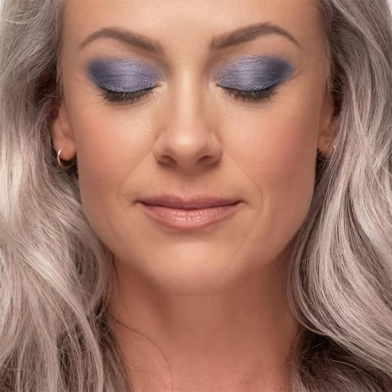 Demure Mineral Eyeshadow Palette - 33 Shades Smoky Blue