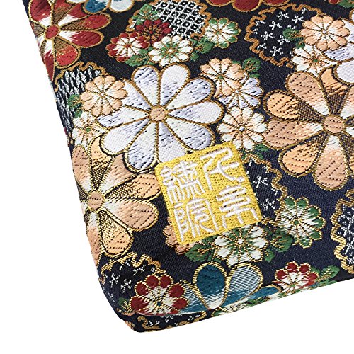 Brocade zipper pouch, lined with Nishijin brocade, size M. (Saikaranman)