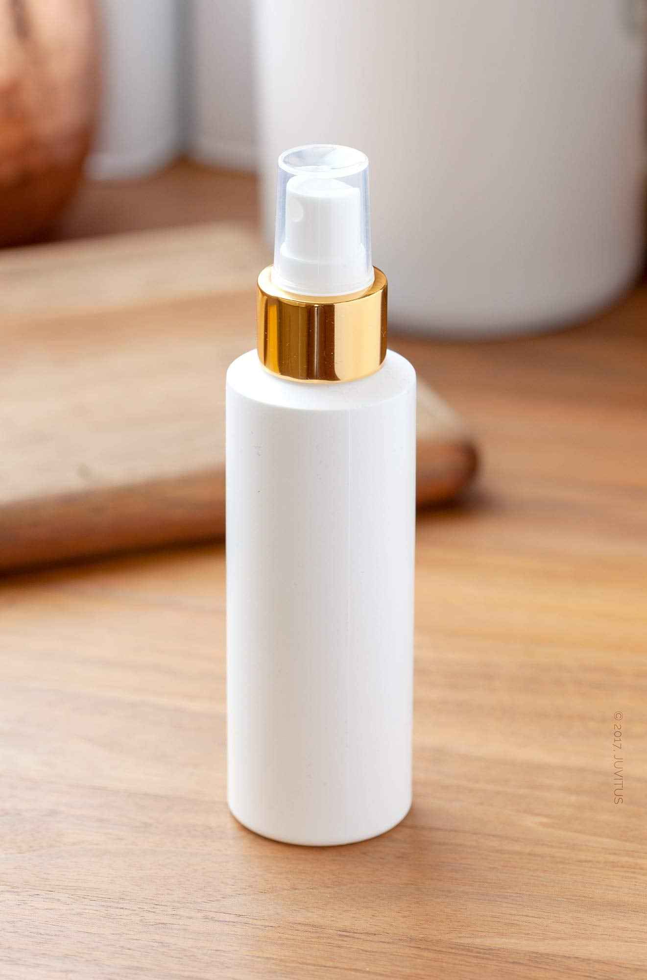 JUVITUS 4 oz / 120 ml White Plastic HDPE Refillable Cylinder Squeeze Bottle with Gold Fine Mist Spray (12 Pack)