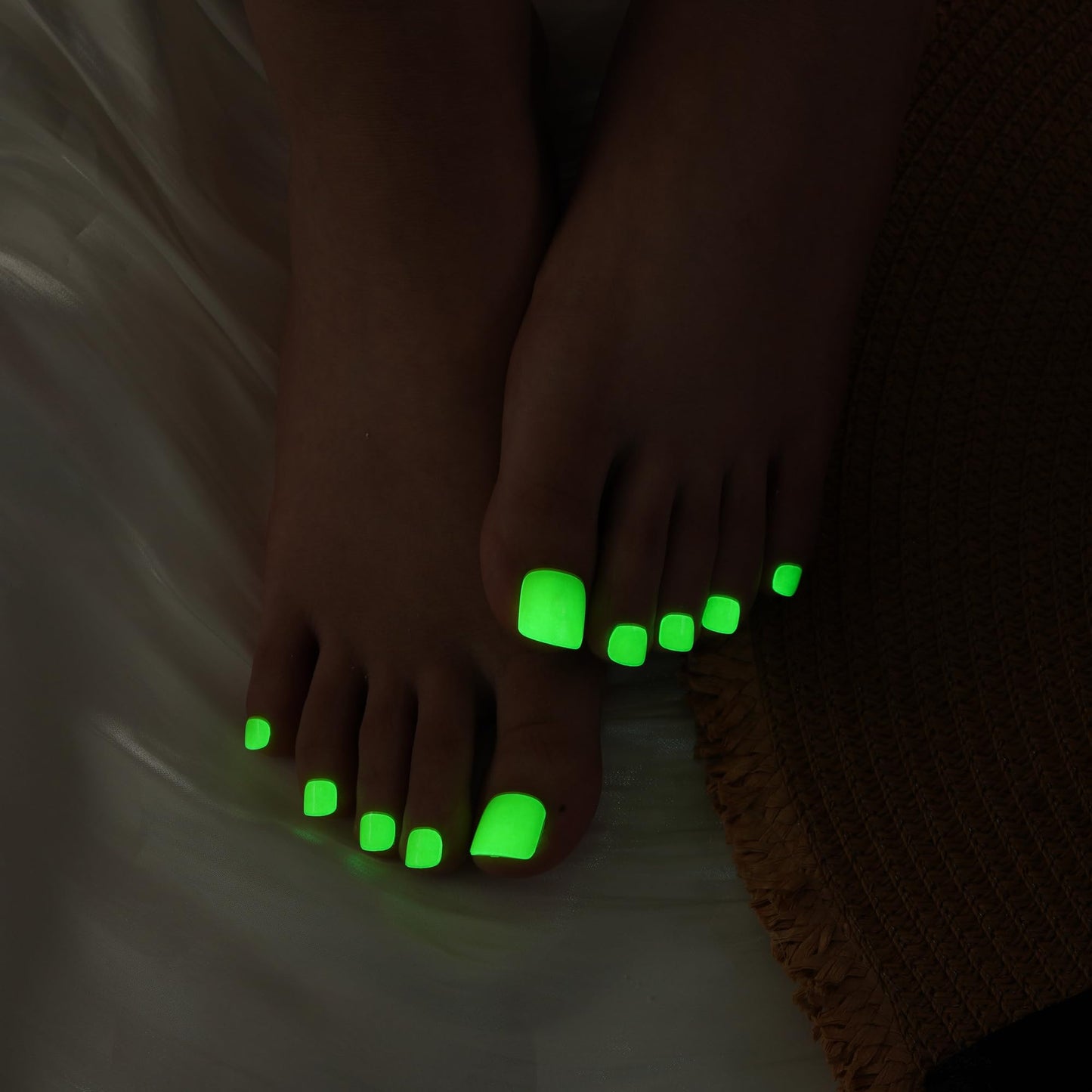 DANNI & TONI Semi Cured Gel Toenail Strips Neon Green (Glowing Delight) Glow in The Dark Gel Toenail Stickers Summer Gel Pedi Wraps 37 Stickers