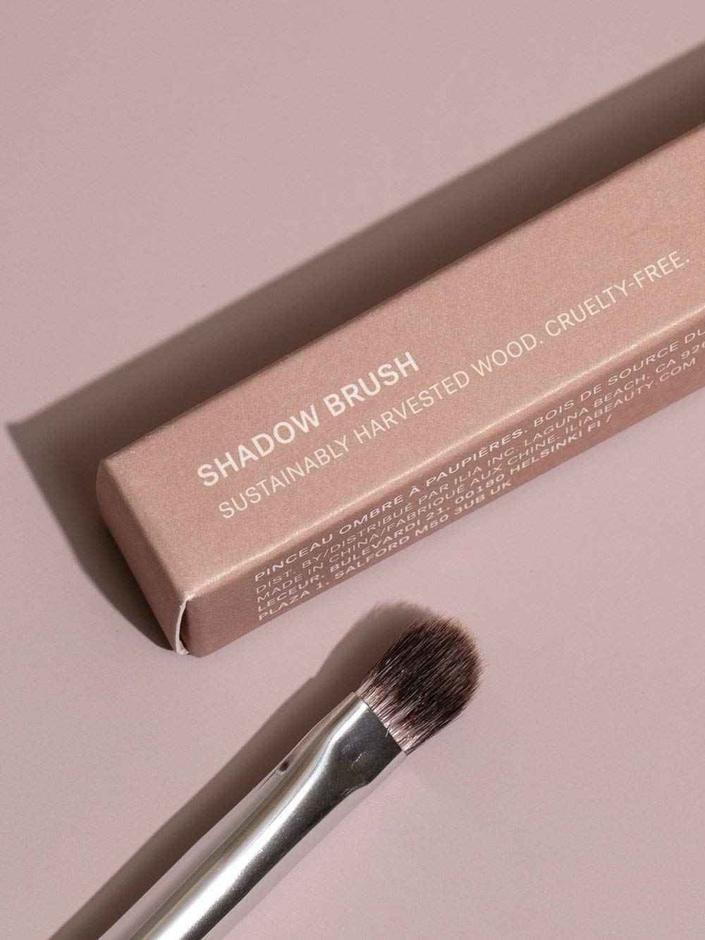 ILIA - Shadow Brush | Flat, Tapered Head Made with FSC Certified Wood, Aluminum, + Soft, Vegan Bristles | Pack, Press, + Sweep Eyeshadow | Expertly Crafted | Non-Toxic, Vegan, Cruelty-Free, Recyclable