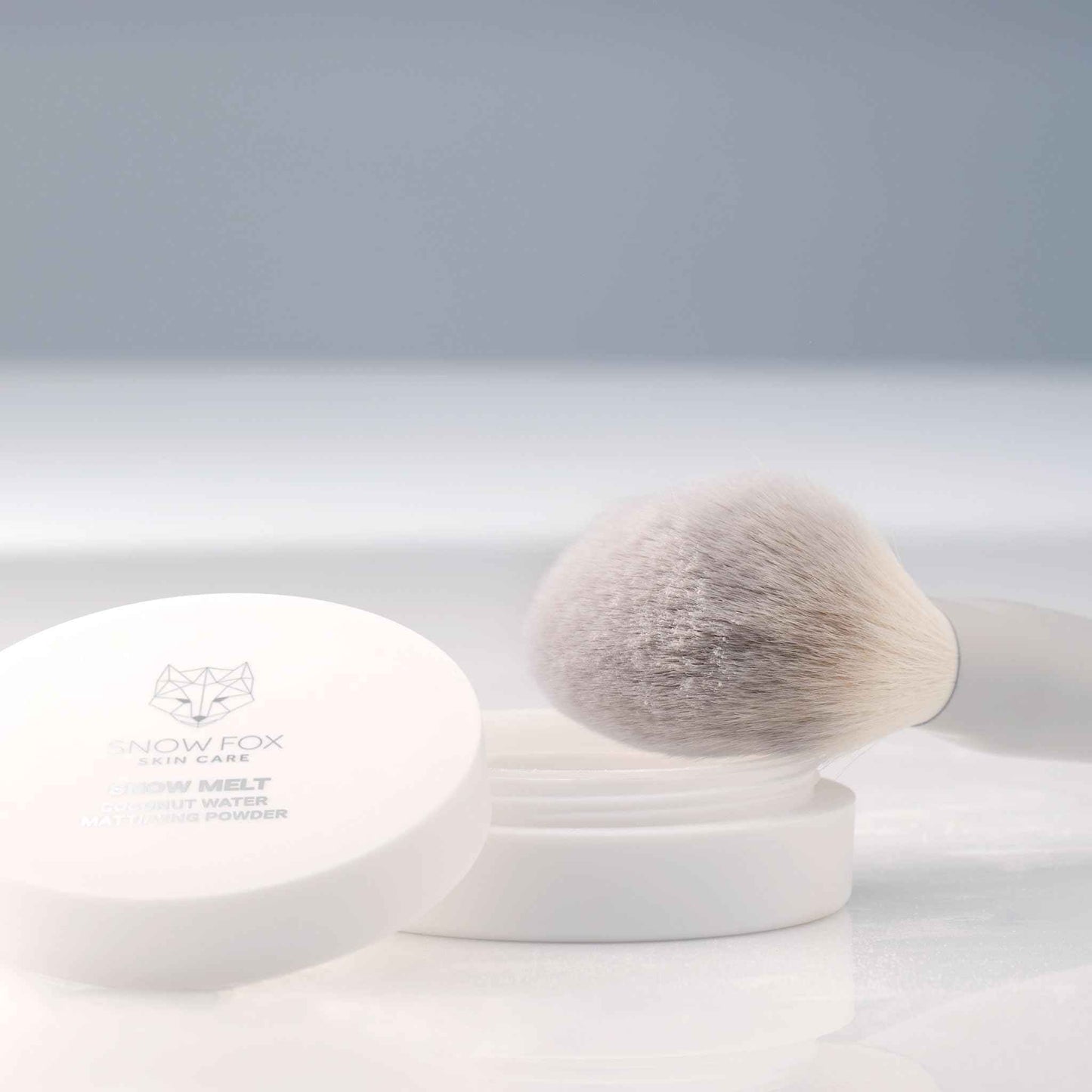 Snow Fox Skincare Fox Tail Loose Powder Brush for Fast Powder Application