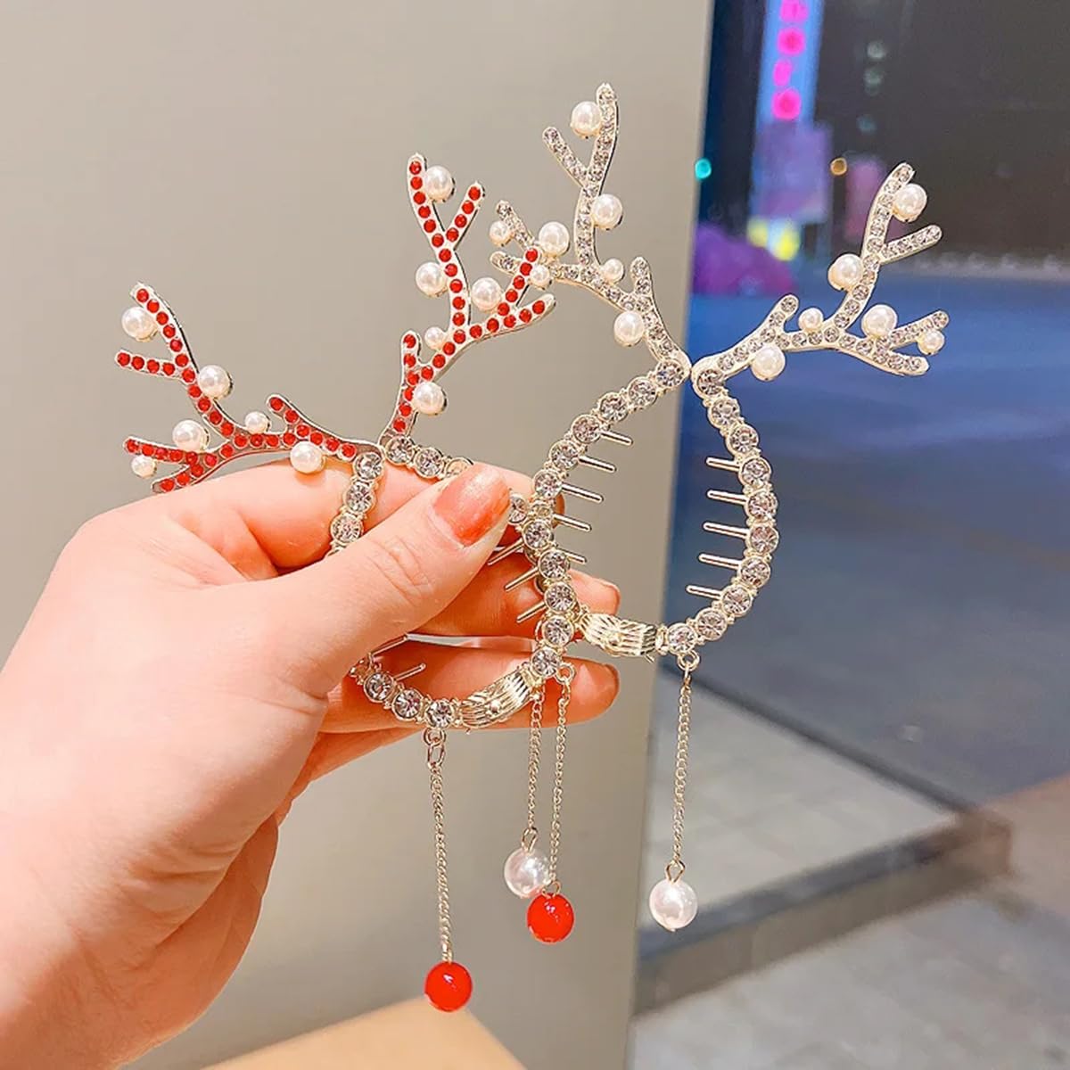 2Pcs Christmas Hair Clips Winter Reindeer Ponytail Bun Holder Metal Elk Hair Claw Clip for Ponytail Hairstyle Christmas Hair Accessories with Rhinestone Pearl Design Reindeer Claw Clips for Women Kids