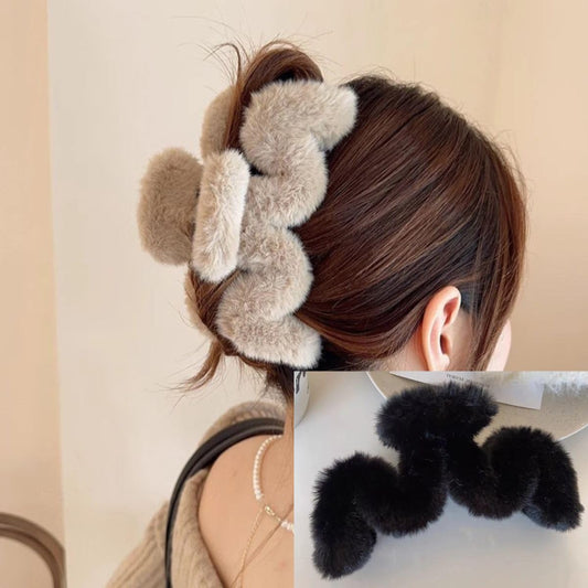 Cute Furry Claw Clips for Curly Hair Elegant Fluffy Plush Faux Fur Large Hair Clip For Thin Long Hair Non-Slip for Women and Girls