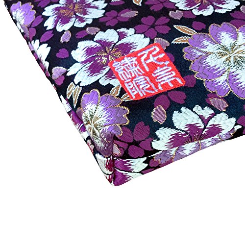 Brocade zipper pouch, lined with Nishijin brocade, size M. (Kuromurasakiyaezakura)