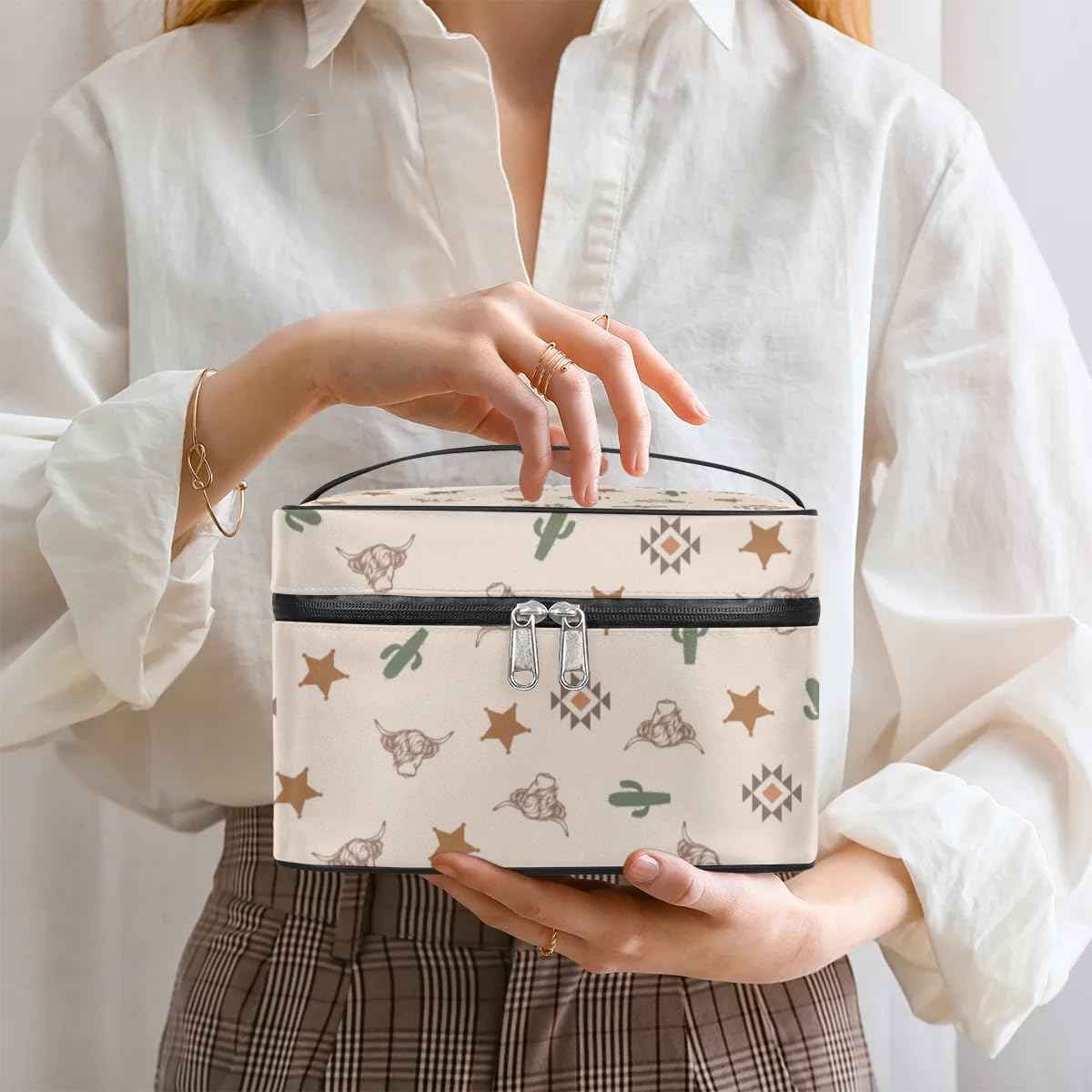 OMFUNS Highland Cow Makeup Bag, Western Cactus Travel Cosmetic Bag for Women Girls Large Capacity Make Up Case Cosmetic Organizer Toiletry Bag Zipper Pouch