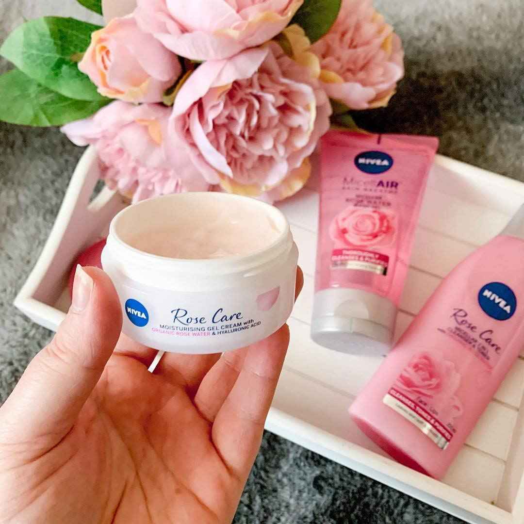 24h Day Cream (50 ml), Face Care with Rose Water and Hyaluron, Light Gel Face Cream for Smooth Delicate Skin, Moisturising Cream