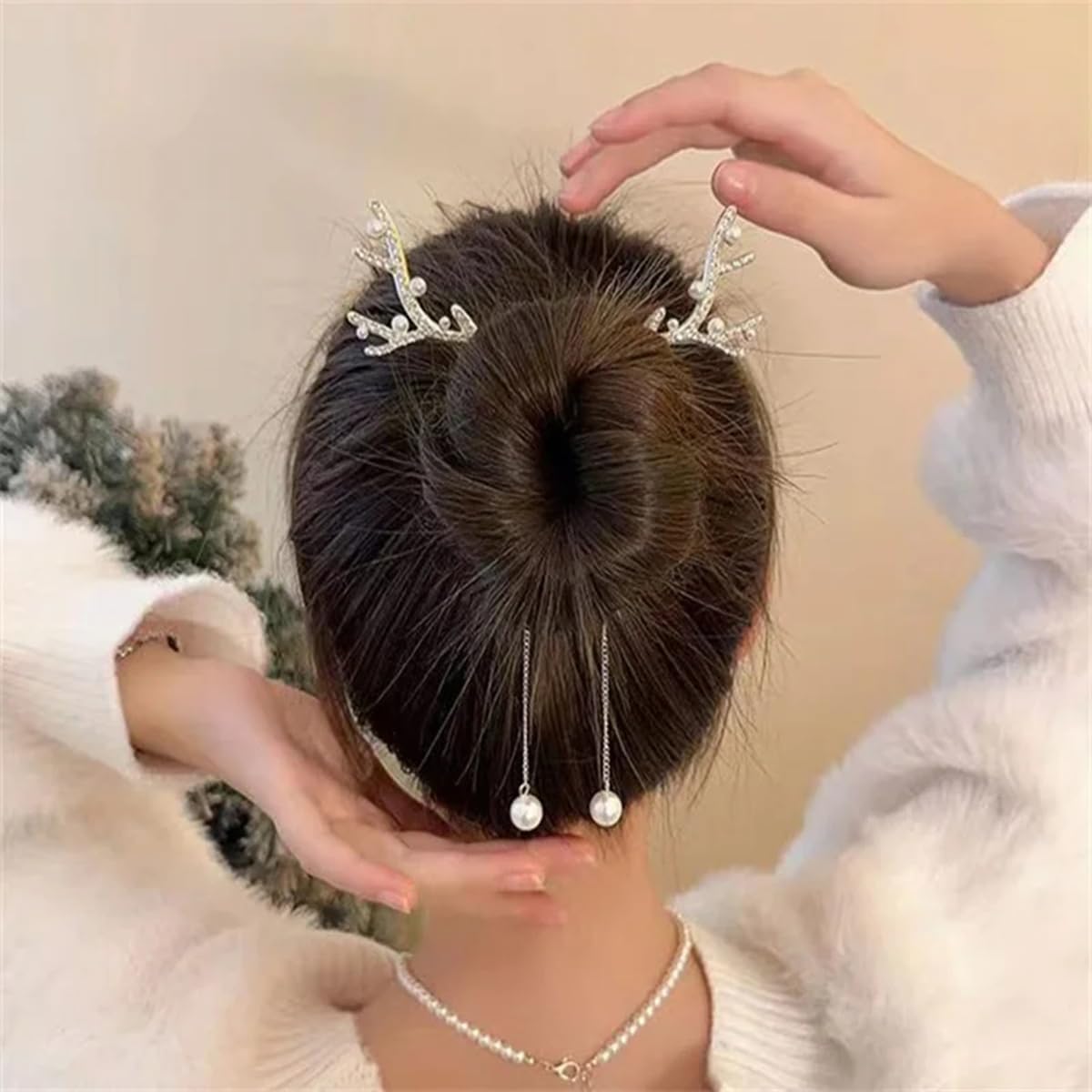 2Pcs Christmas Hair Clips Winter Reindeer Ponytail Bun Holder Metal Elk Hair Claw Clip for Ponytail Hairstyle Christmas Hair Accessories with Rhinestone Pearl Design Reindeer Claw Clips for Women Kids