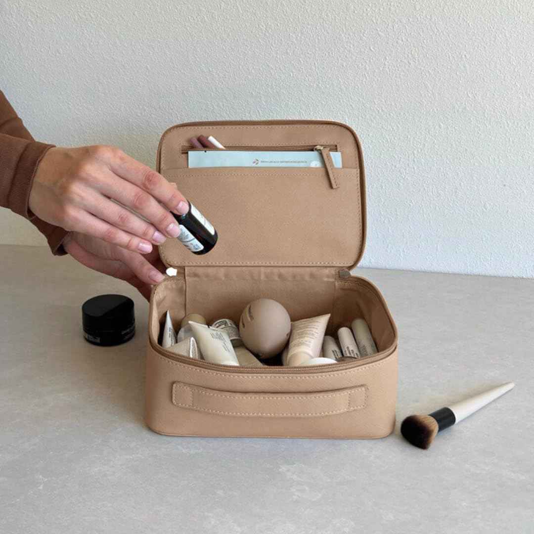 MELINE Leather Makeup Bag with Brush Holder,Travel Cosmetic Case for Women,Large Capacity Waterproof Toiletry Bag with Handle,Stylish and Durable Makeup Organizer (Khaki Brown)