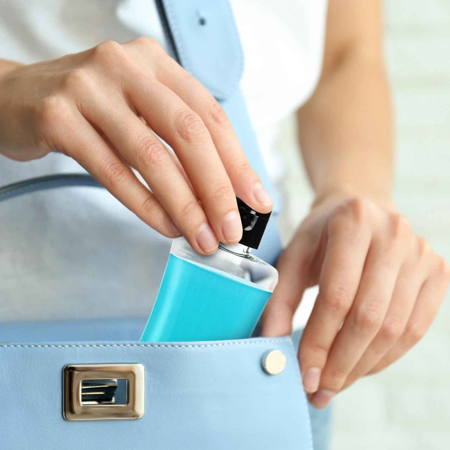 ELFULLY 40 Pack Travel Bottles with Flip Cap, 3.4 oz Empty Plastic Travel Size Containers, Leak Proof Squeeze Bottles, Clear Refillable Cosmetic Containers for Toiletries Lotion Shampoo Essential Oil