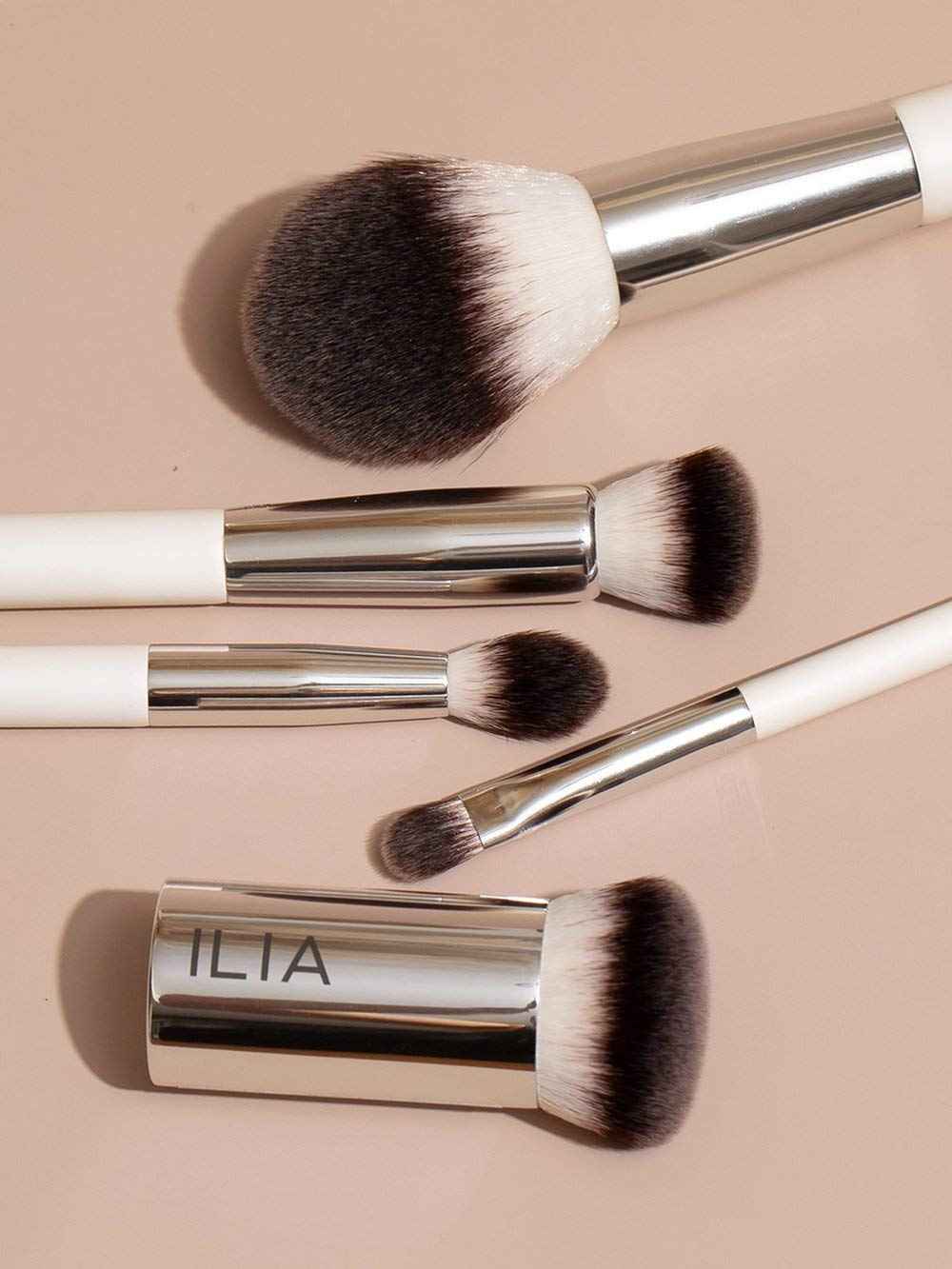 ILIA - Shadow Brush | Flat, Tapered Head Made with FSC Certified Wood, Aluminum, + Soft, Vegan Bristles | Pack, Press, + Sweep Eyeshadow | Expertly Crafted | Non-Toxic, Vegan, Cruelty-Free, Recyclable