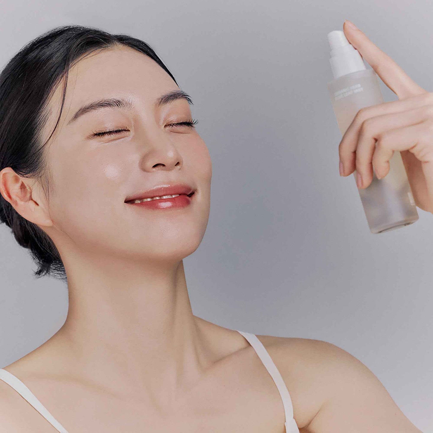 Whamisa Organic Herb Olive Leaf Mist, Facial Mist Spray, Waterless Formula, Fermented Postbiotics, Hydration, Portable (100ml)