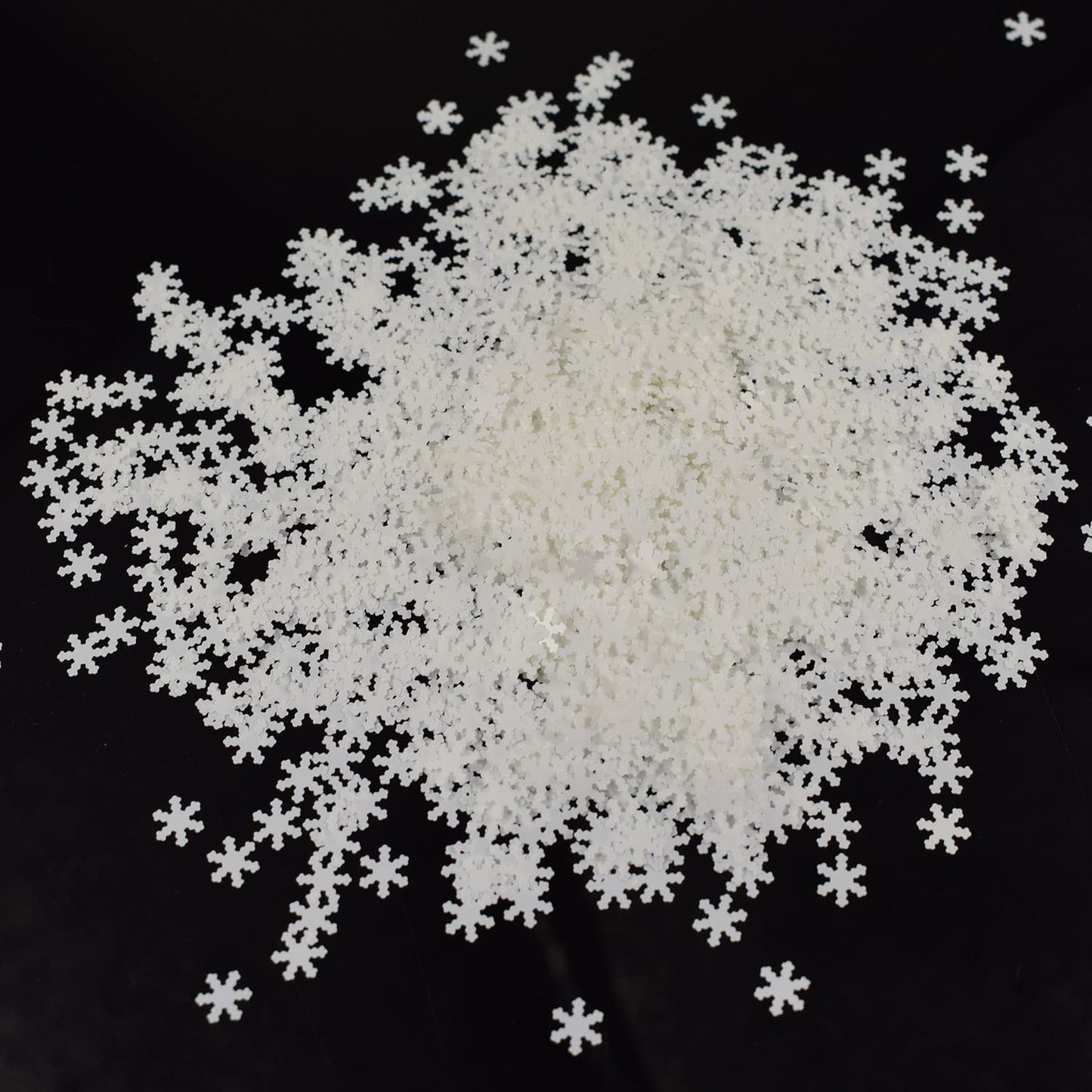 Foluvinzzis Christmas Decoration Snowflake Glitter, 30g Bagged 6mm White Snowflakes Confetti Nail Sequins for DIY Crafts, Nail Art Decoration Winter Wedding Birthday Party Holiday