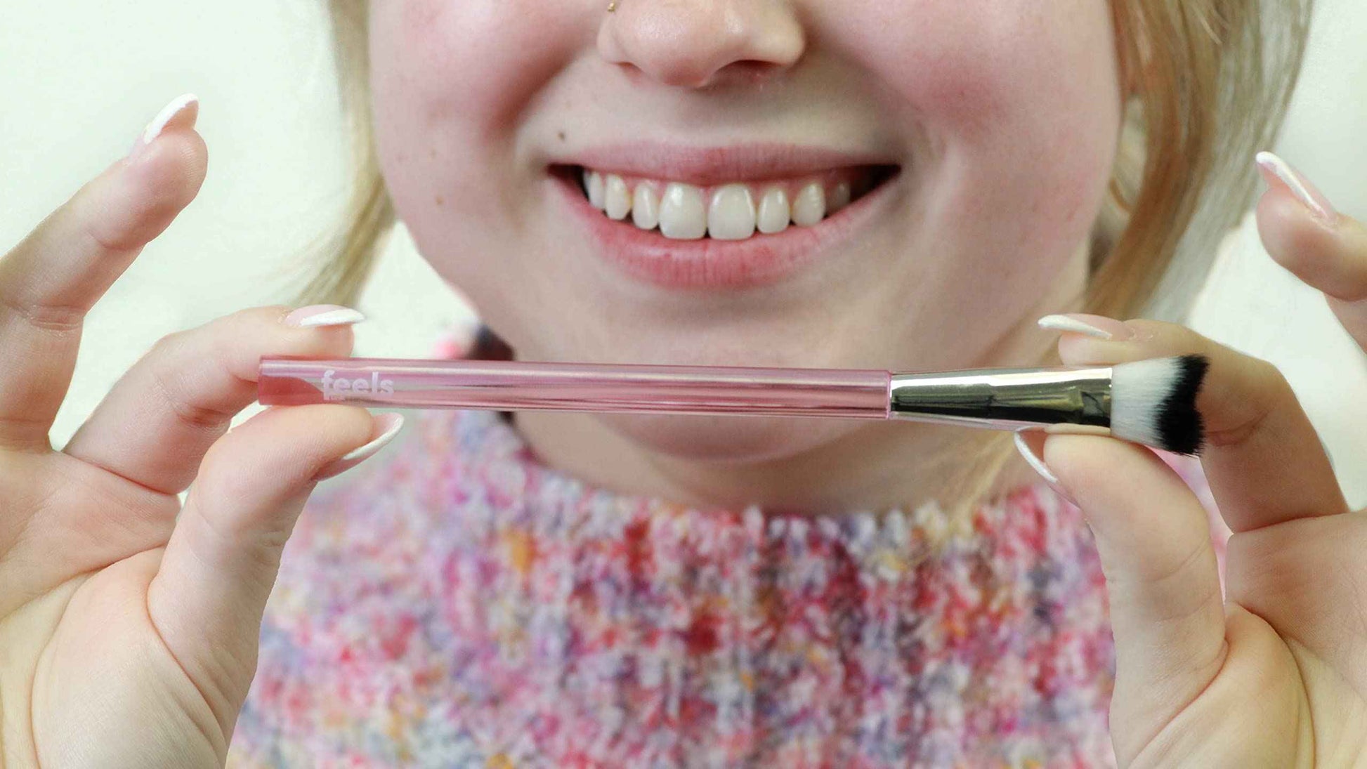 Feels Lash Cleaning Brush Eyelash Extensions Shampoo Brush Soft Curved Fluffy Cleansing (10 pack, Pink)