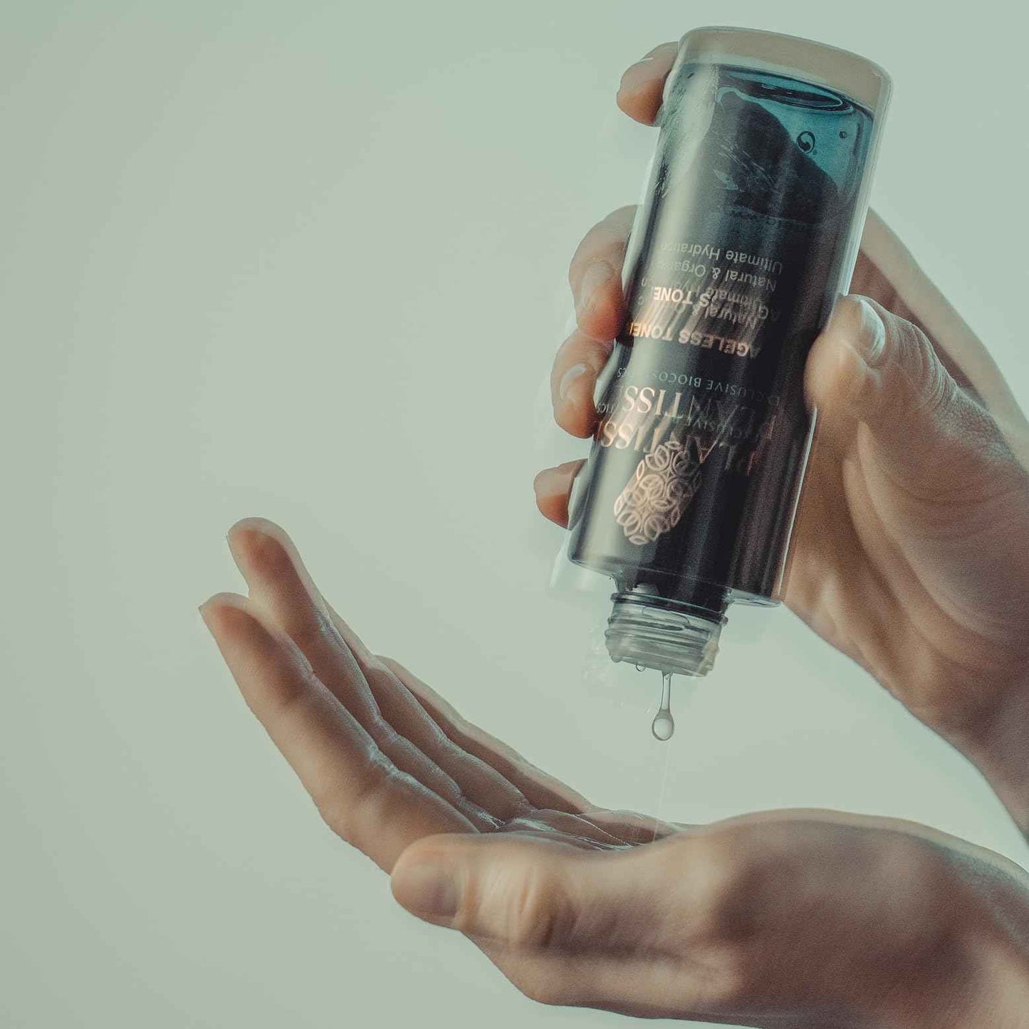 Plantisse Ageless Toner: Balancing and Hydrating Face Treatment. Refreshing Alcohol Free Facial Pore Refiner. A Perfecting Toner Rich in Vitamin C. Tonico Facial. PH Balancing with probiotics.