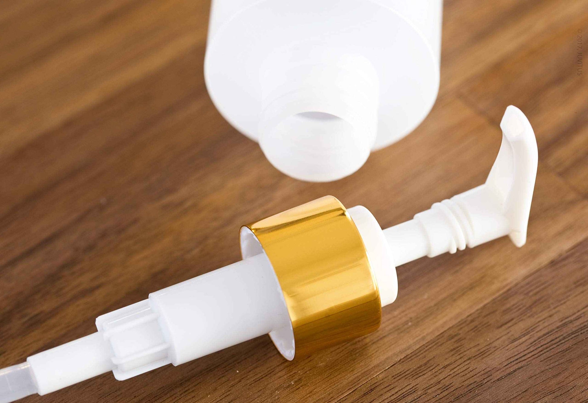 4 oz / 120 ml Clear Natural Large Refillable Plastic Squeeze Bottle with Gold Lotion Pump Dispenser (6 Pack)