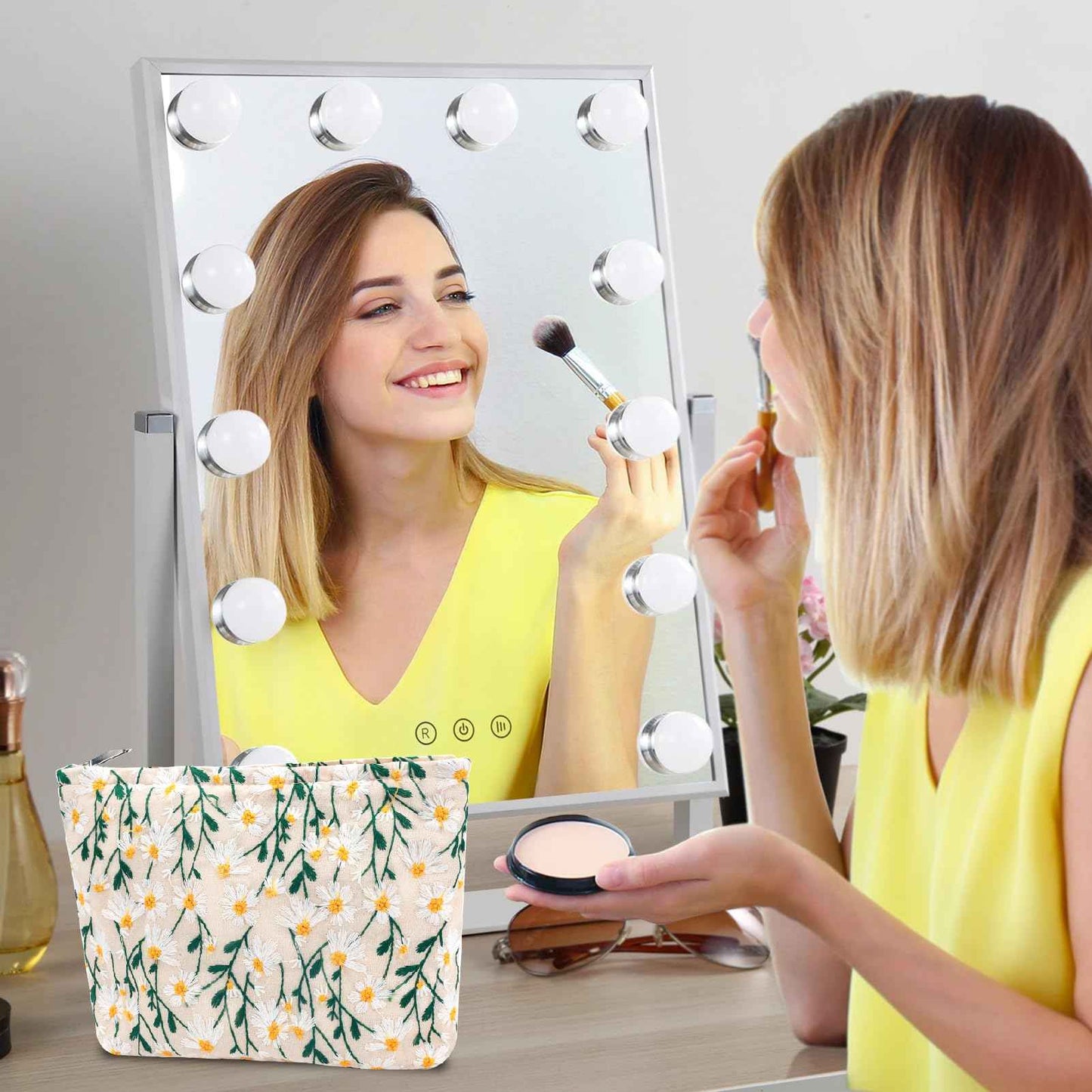 URSKYTOUS Flower Makeup Bag Travel Daisy Floral Cosmetic Bag for Women Cute Makeup Pouch Zipper Cosmetic Pouch for Purse Jacquard Aesthetic Floral Skincare Bag Portable Travel Toiletry Bag Organizer