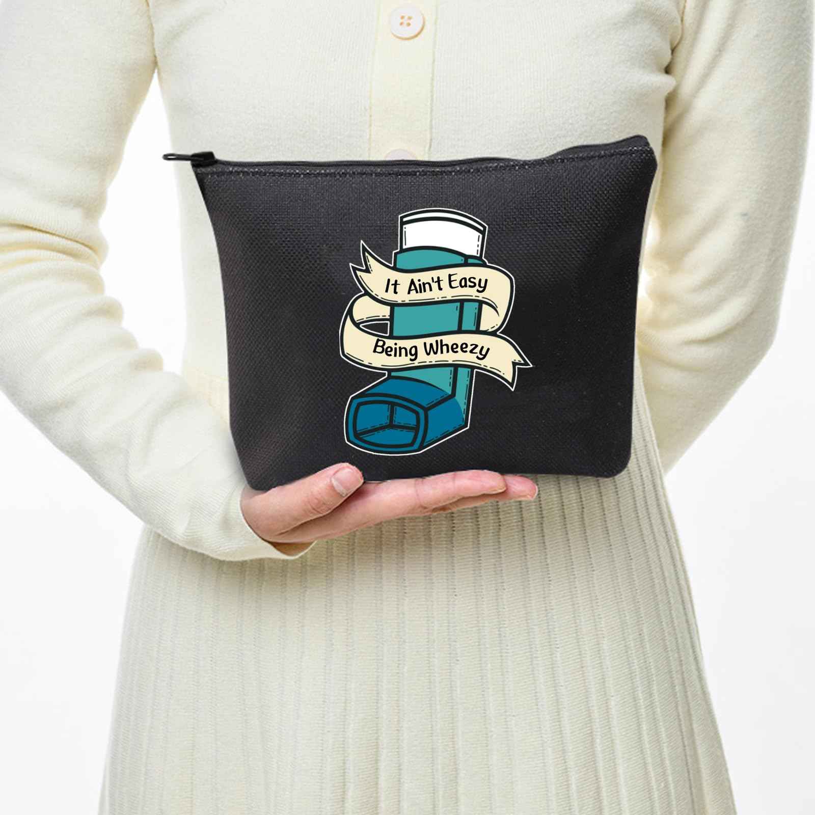 JXGZSO Asthma inhaler Gift It Ain't Easy Being Wheezy Organization Bag Respiratory Therapist Gifts (It Ain't Easy Being Wheezy black)