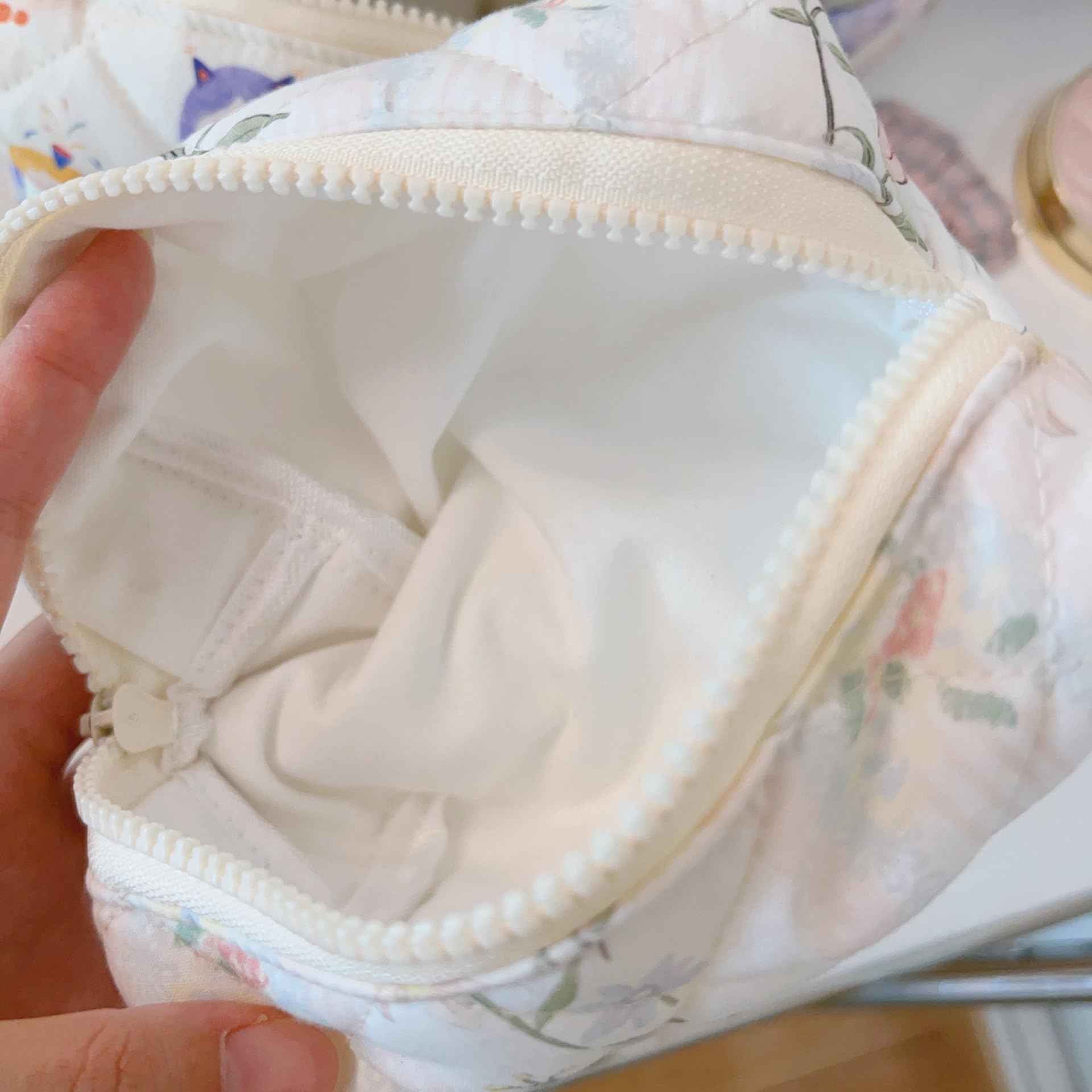 uekeboag Small Cute Floral Quilted Cotton Makeup Bag,Mini Coquette Quilted Cosmetic Pouch with Zipper,Kawaii Travel Toiletry Bags for Purse(01 Blue checked Flower)