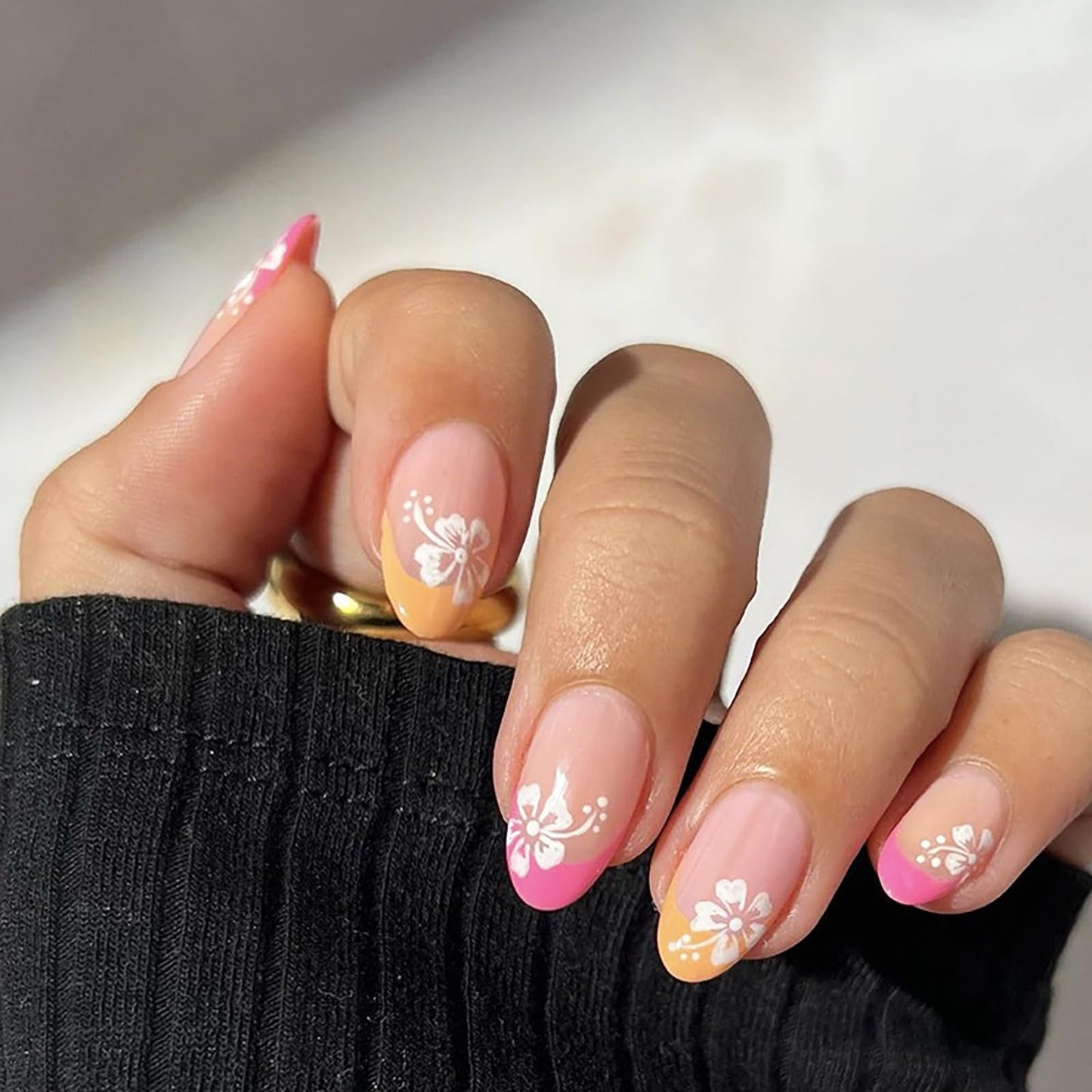 24Pcs Summer Press on Nails French Fake Nails Pink and Orange Nail Tip False Nails with Cute Flower Design Full Cover Glossy Acrylic Nails Stick on Nails for Women Girls Spring Summer Nail Art Decor