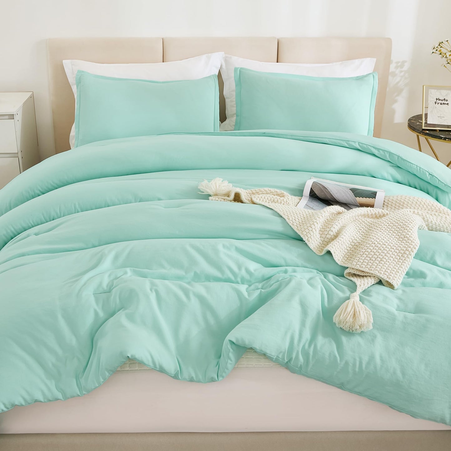 Litanika Comforters Mint Green Twin/Twin XL Size, 2 Pieces Lightweight Solid Bedding Comforter Set, All Season Fluffy Bed Set (66x90In Comforter & 1 Pillowcase)