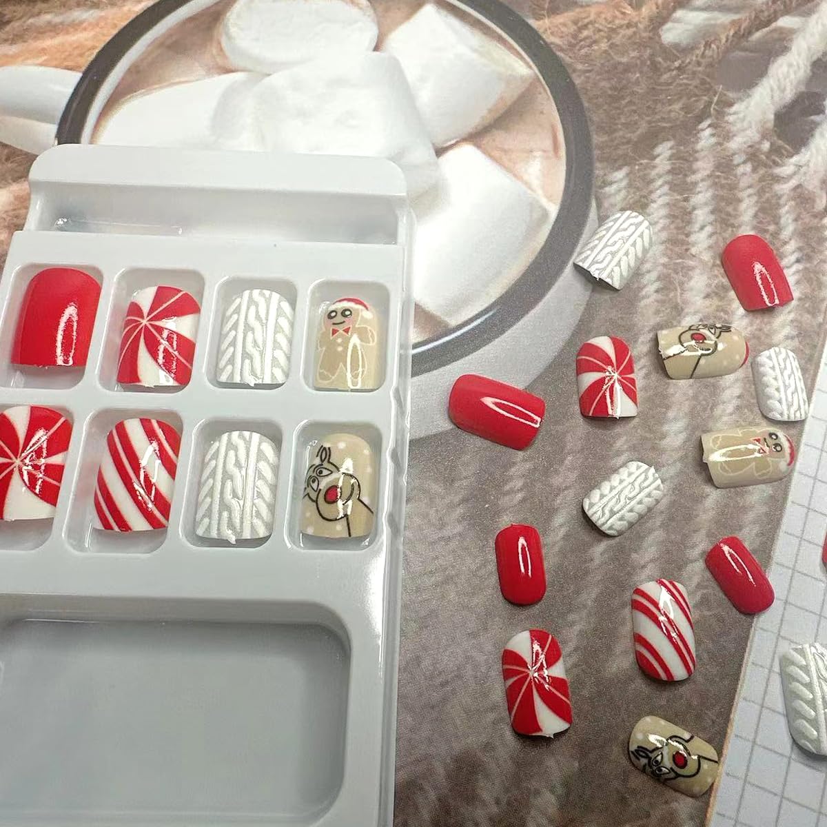 Christmas Red Press On Nails Medium Coffin Fake Nails Cute Gingerbread Man Design Xmas False Nails Acrylic Glue On Nails Reusable Stick On Nails for Women 24pcs