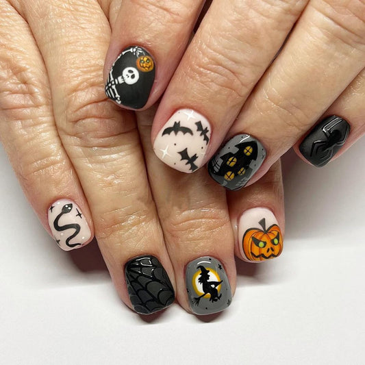 Halloween Press on Nails Short Square Fake Nails Horror Pumpkin Ghost Spider Full Cover Glue on Nails with Snake Black Spider Web Star Design Artificial False Nails Stick on Nails for Women DIY,24Pcs