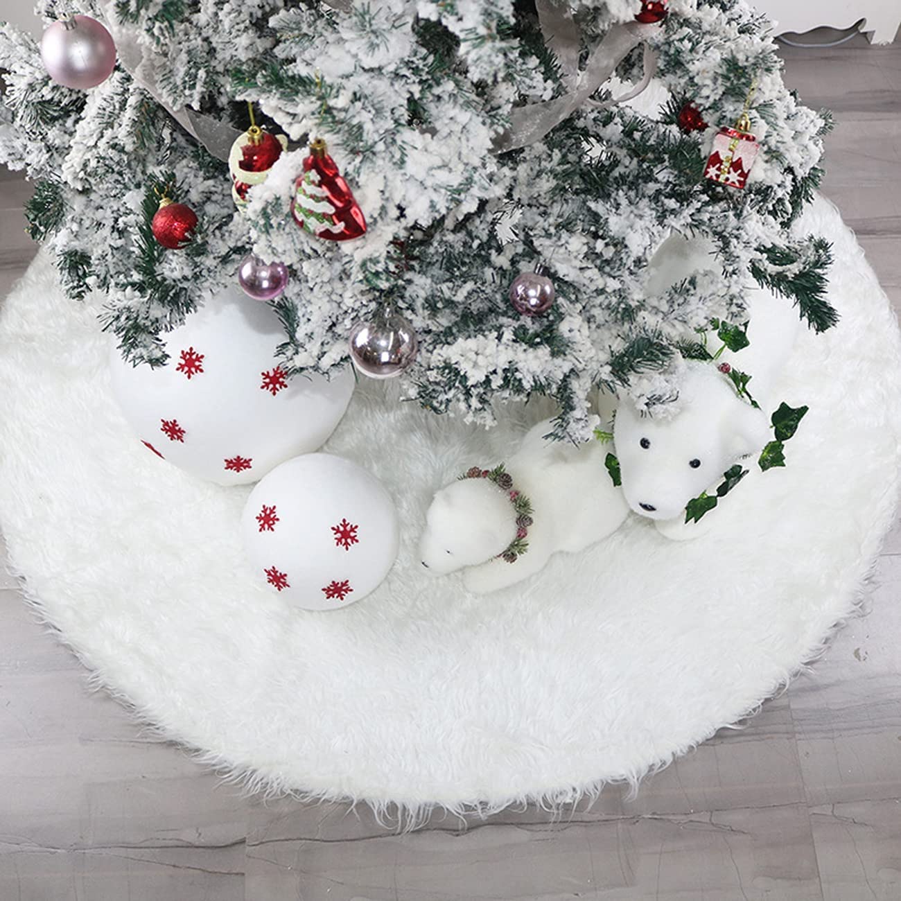 72 Inch Christmas Tree Skirt, Extra Large Thick Luxury Snowy Faux Fur Tree Skirt, White Plush Velvet for Merry Christmas Party Tree Decoration