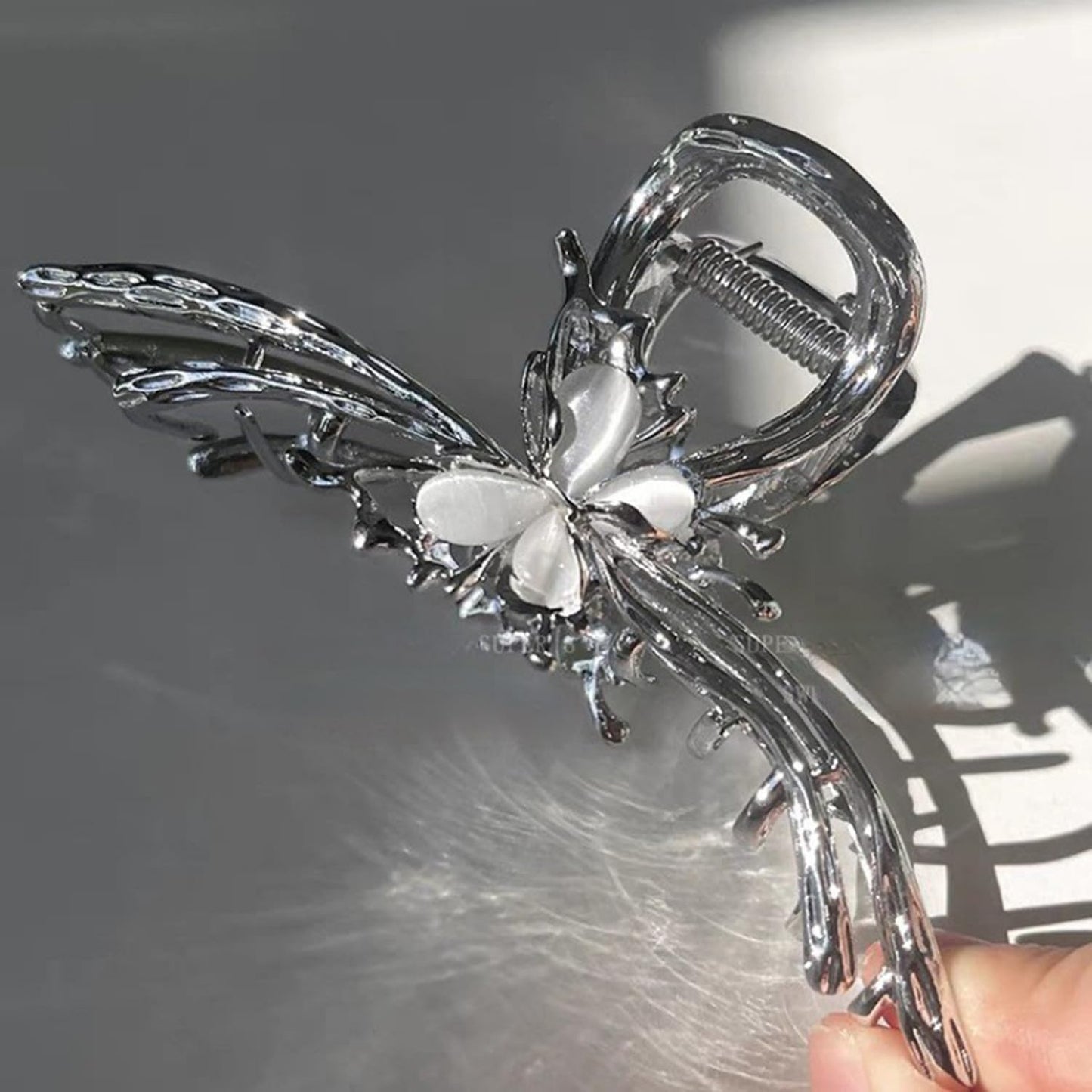 Butterfly Metal Hair Claw Clips Large Silver Hair Clip Elegant Butterfly Hair Jaw Clip with Crystal Stone Design Strong Hold Non-slip Hair Accessories for Women Girls Thinner Thick Hair Styling 1PCS