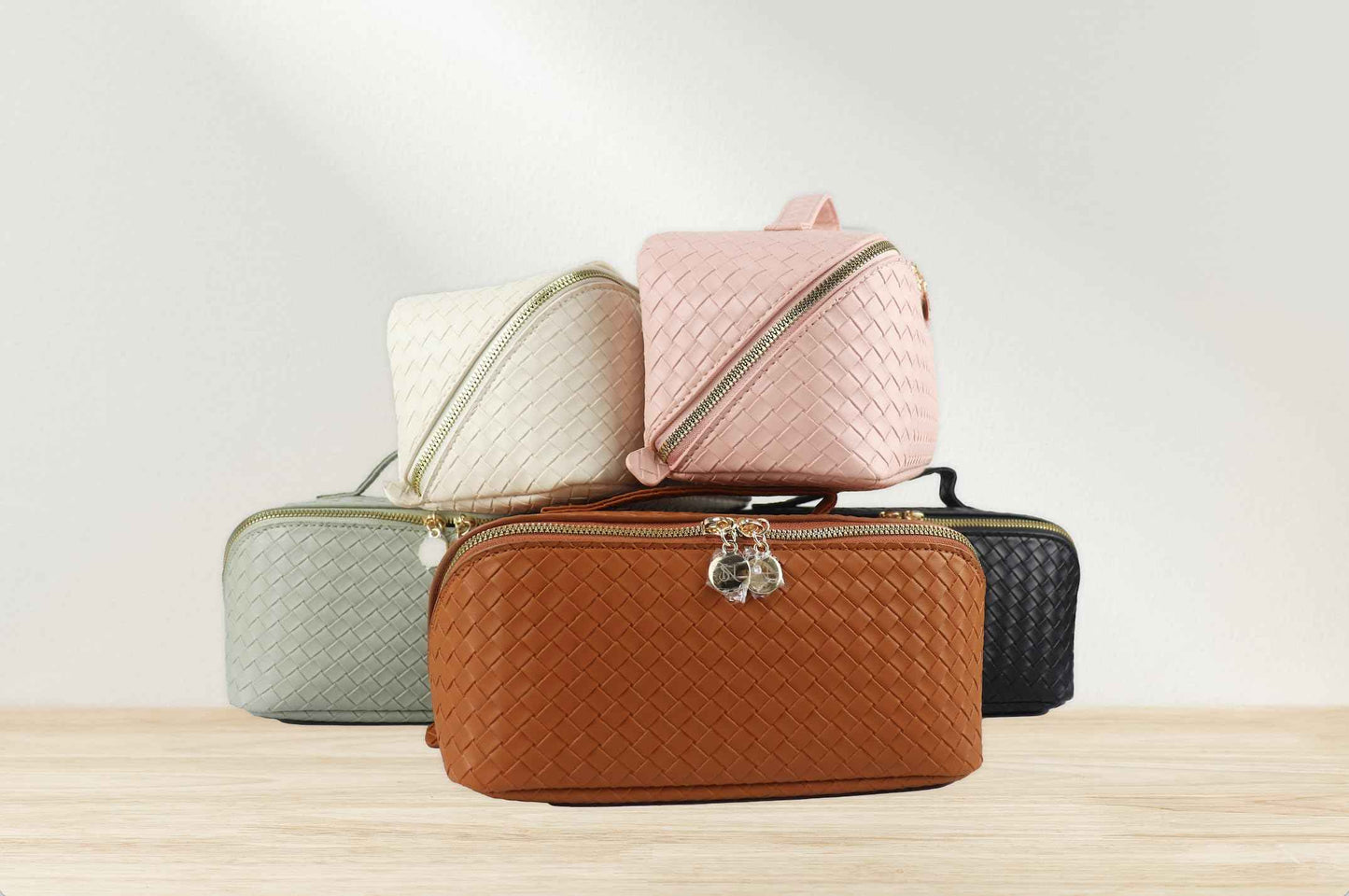 Large Capacity PU Leather Makeup Bag Organizer – Waterproof Travel Cosmetic Bag with Divider, Open Flat Design, Toiletry Bag for Women (Checkered Black)