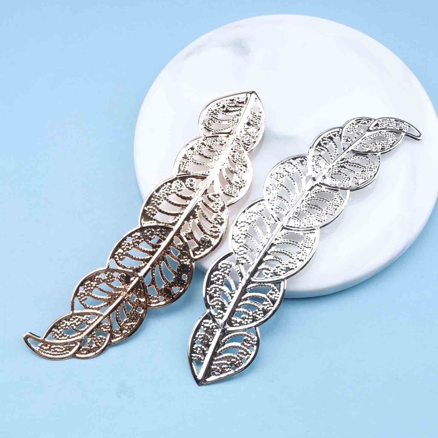 Yheakne Boho Leaf Hair Clip Metal Leaf Hairclips Barrette Gold Vintage Hair Barrette Pins Decorative Bobby Pin Alloy Minimalist Hair Accessories for Women and Girls Gifts (Gold)