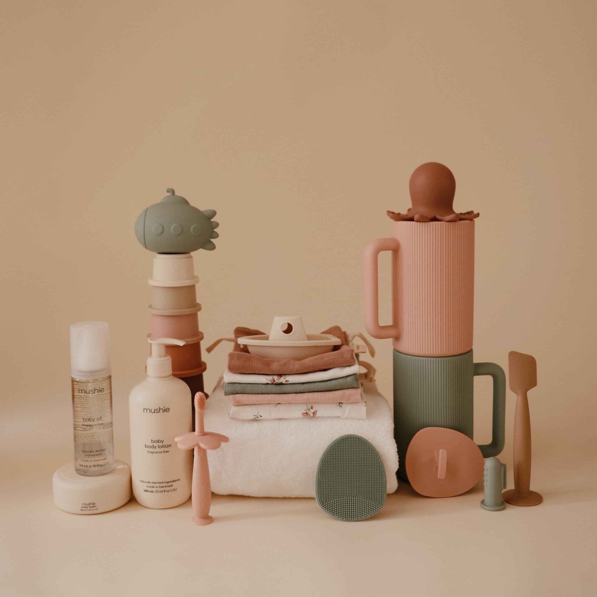 mushie Muslin Organic Cotton Washcloths 5-Pack (Retro Flowers Combo) | Soft Wipes for Baby Cleanups and Bathing