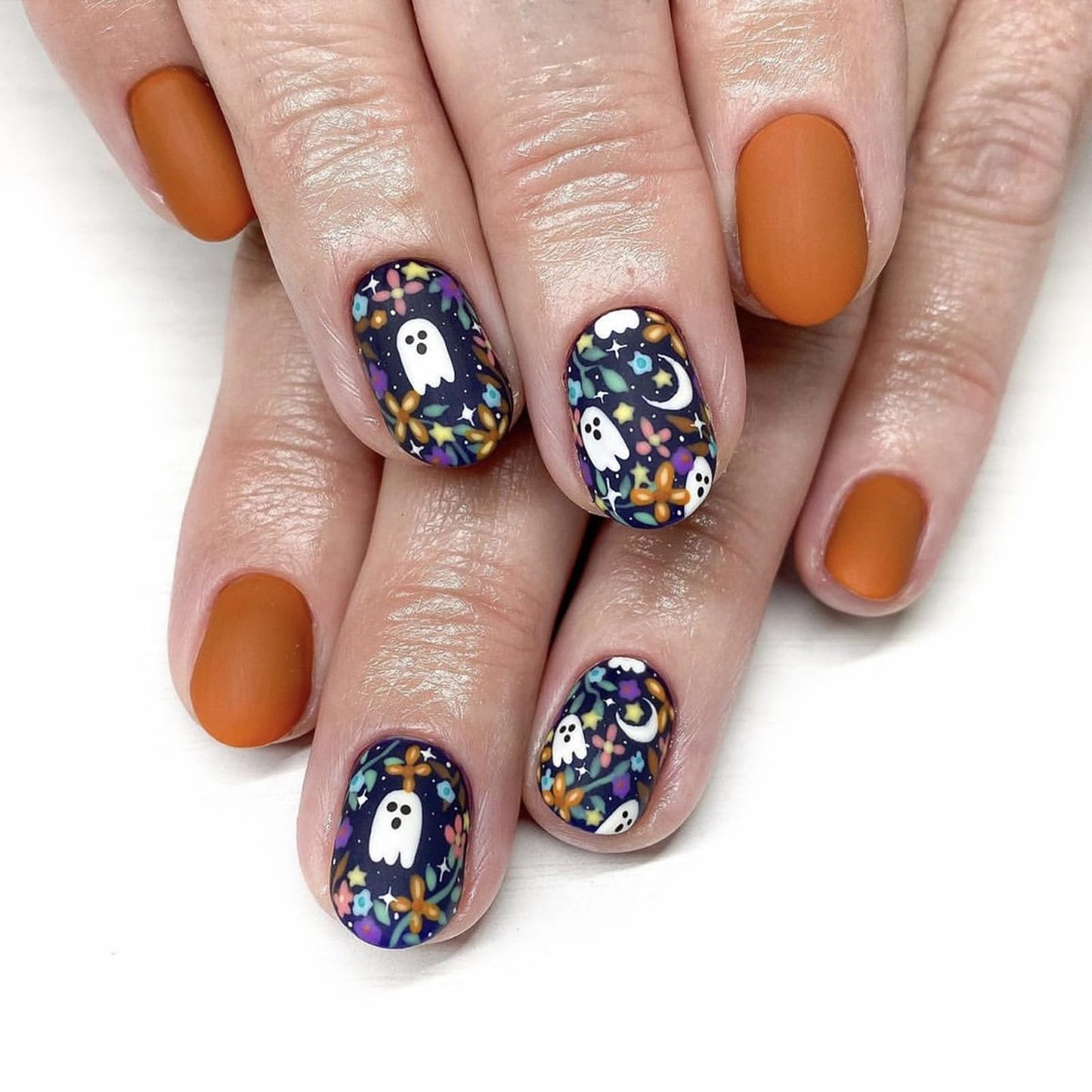 Short Press on Nails Halloween Fake Nails Short Almond False Nails with Ghost Flower Moon Designs Orange Acrylic Nails Full Cover Artificial Nails Matte Glue On Nails for Women Halloween Manicure