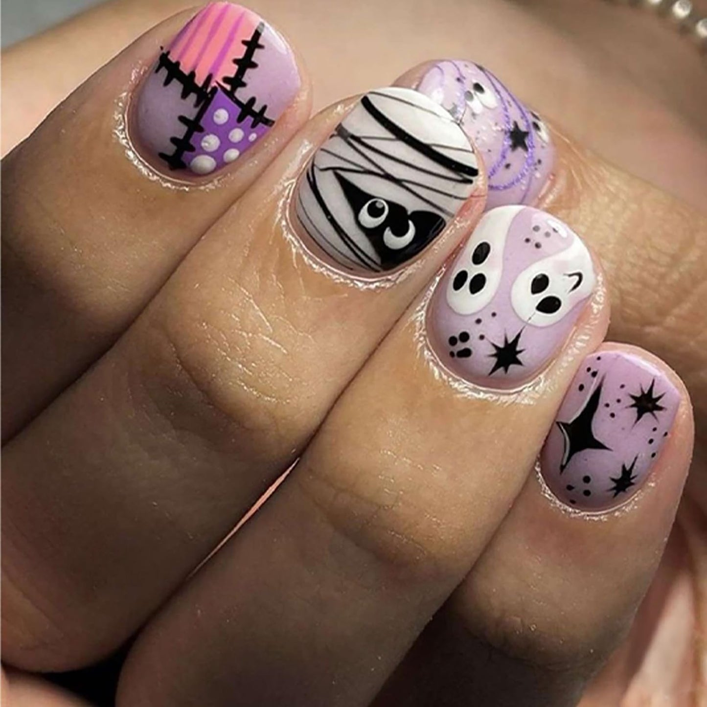 Halloween Press on Nails Short Square Mummy Fake Nails Purple Full Cover Skull Patch False Nails with Stars Designs Glossy Glue on Nails Cute Acrylic Nails Artificial Nails for Women Girls 24Pcs