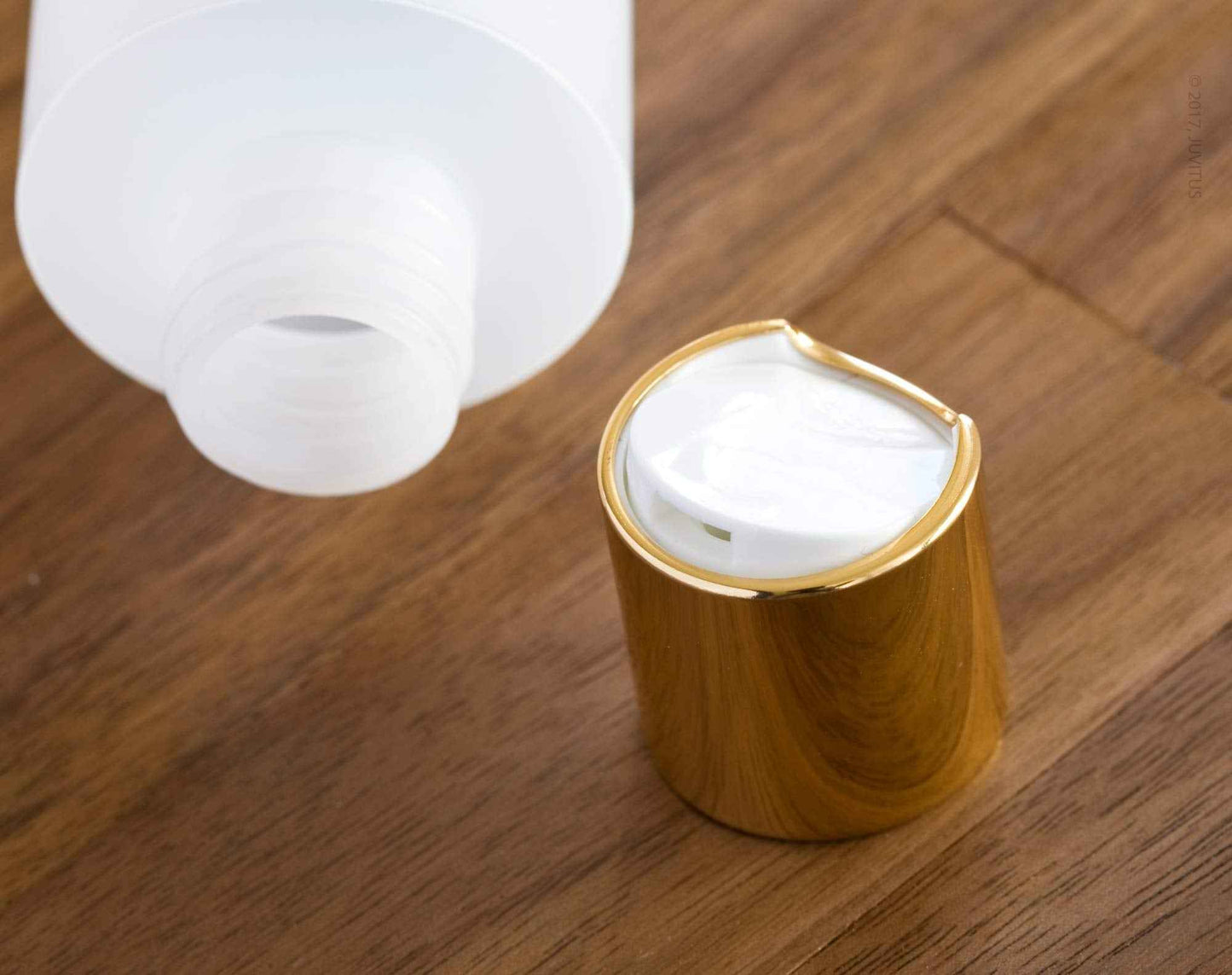 JUVITUS 8 oz Clear Natural Refillable Plastic Squeeze Bottle with Gold Metal Disc Cap (12 Pack)