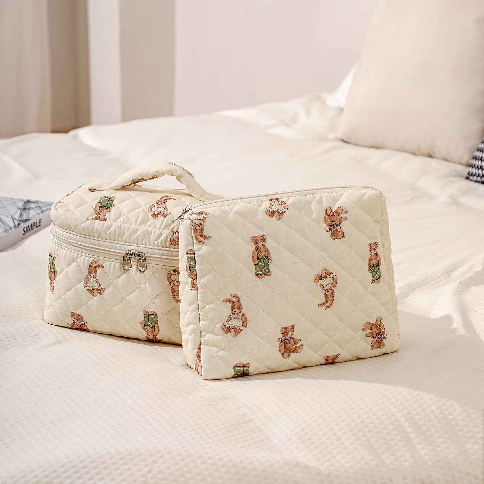 RSRSLEII 2 Pcs Quilted Cotton Makeup Pouch, Coquette Floral Quilted Toiletry Makeup Bag for Women and Girls, Aesthetic Travel Organized Cosmetic Bags(02Bear Pattern)